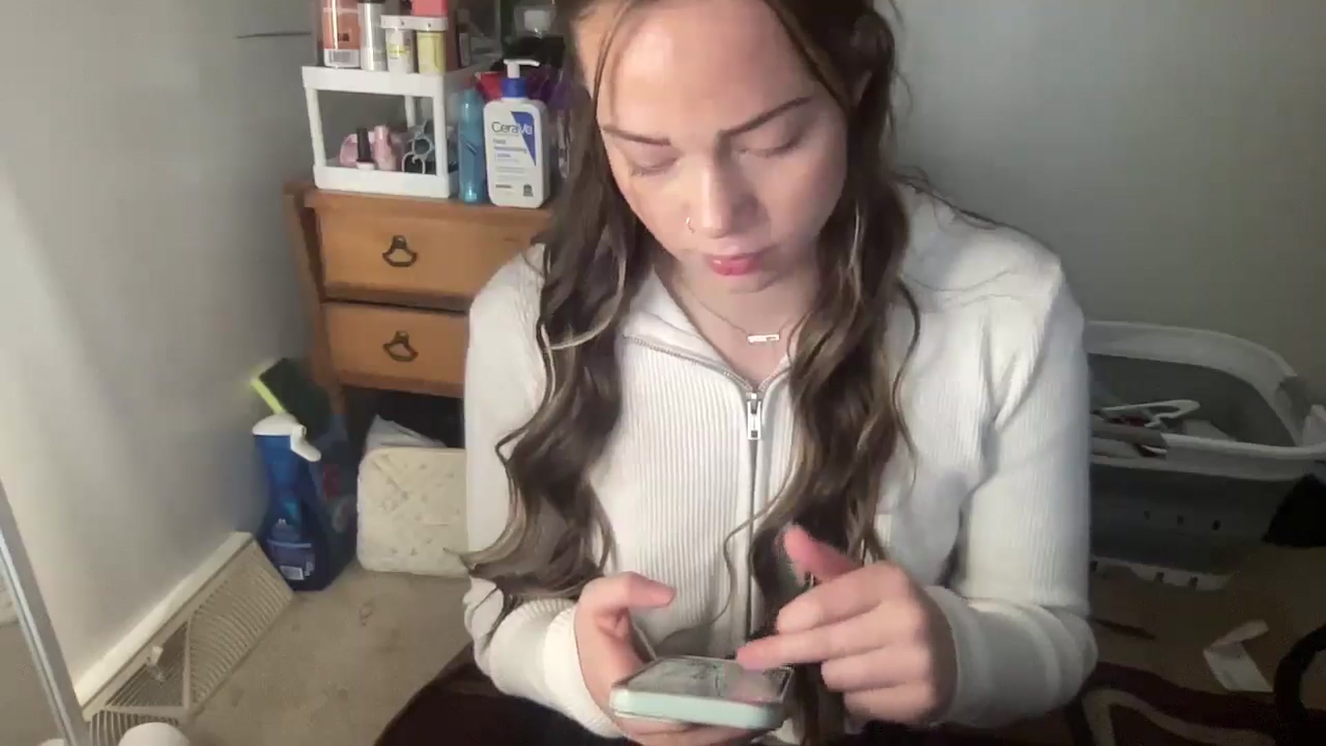 Gallery image thumbnail from Madisonfoxx69's myfreecams stream on, 04/24/2025, 20:20 image 17 of 20