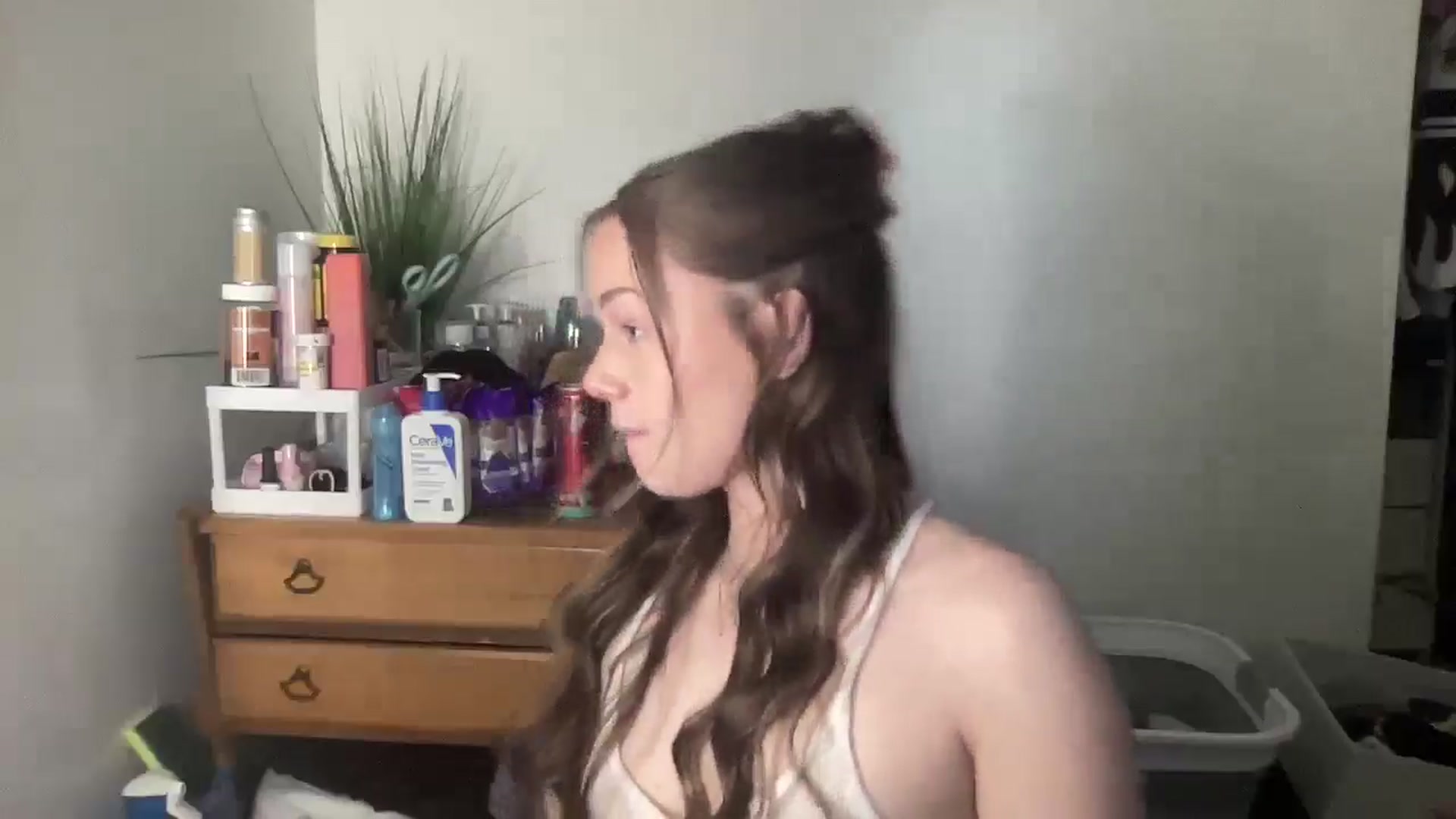 Gallery image thumbnail from Madisonfoxx69's myfreecams stream on, 04/24/2025, 20:20 image 12 of 20