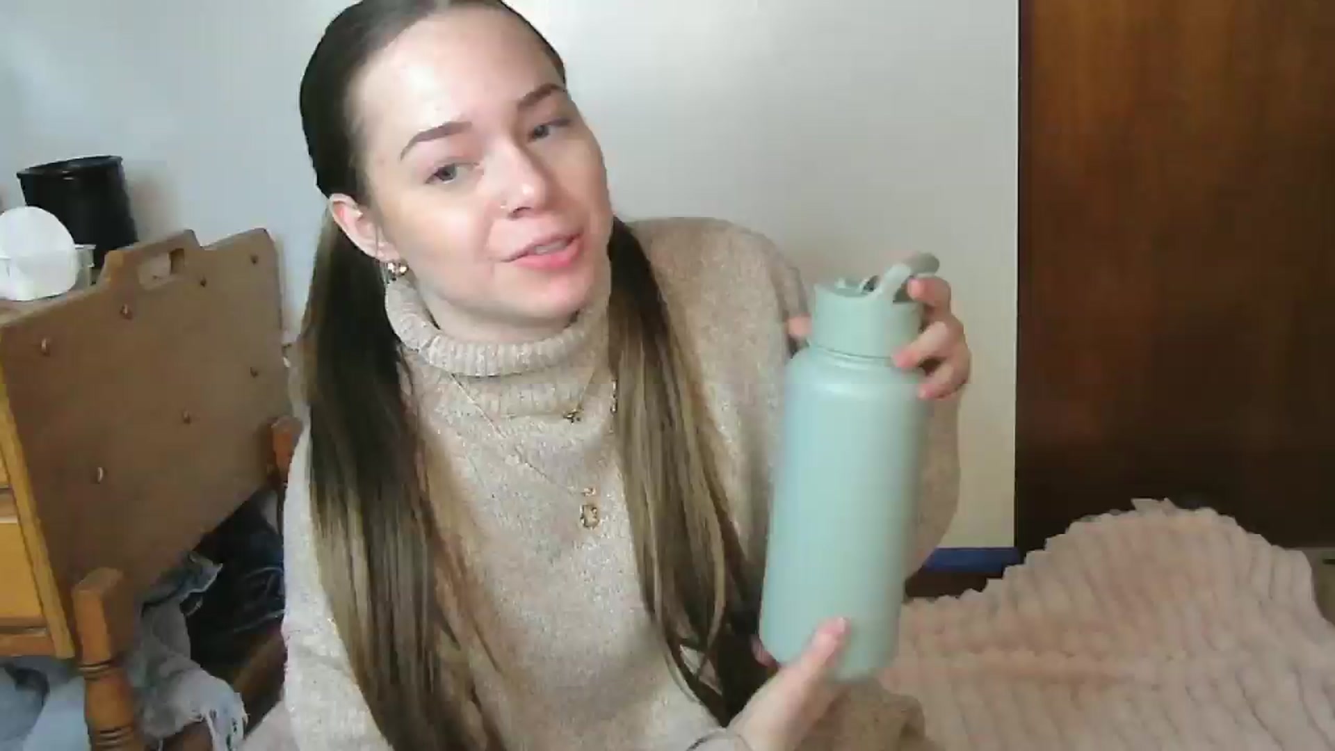 Gallery image thumbnail from Madisonfoxx69's myfreecams stream on, 06/01/2025, 23:04 image 1 of 20