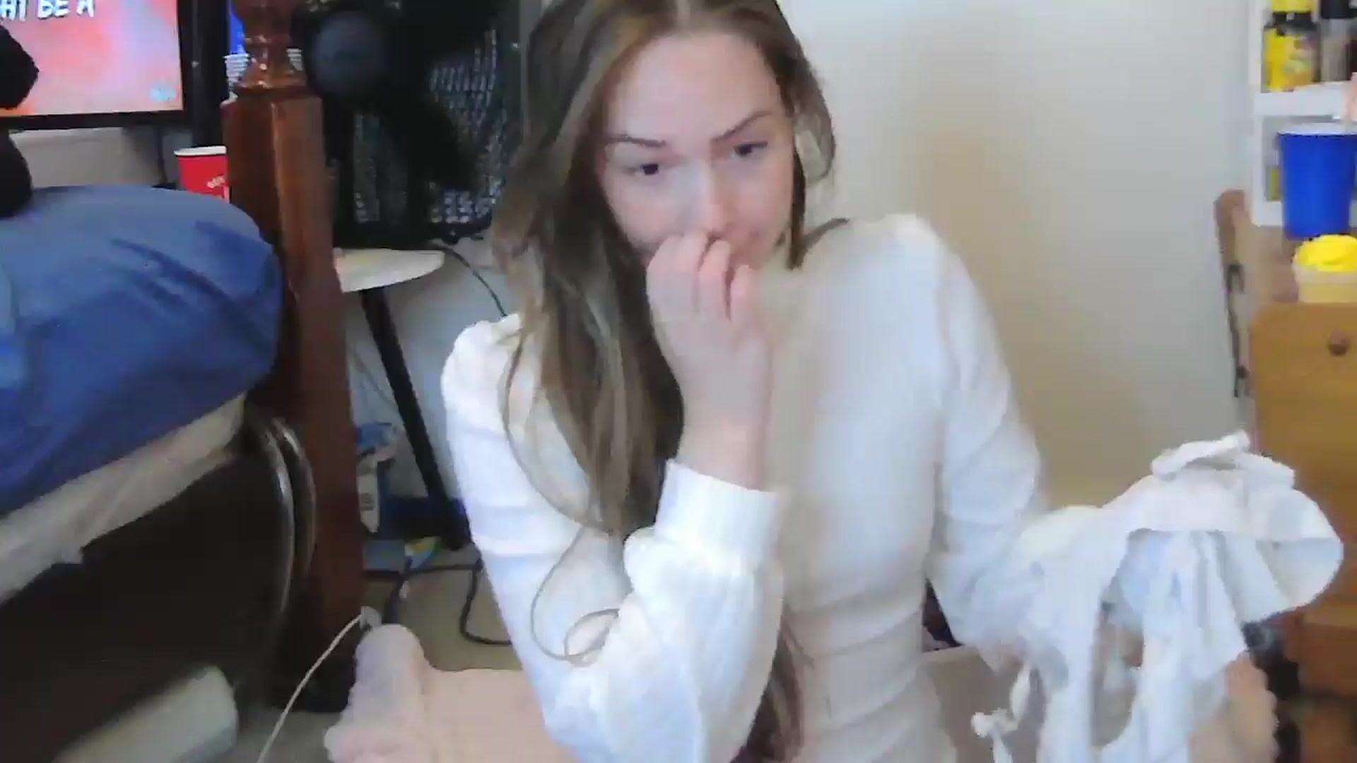 Gallery image thumbnail from Madisonfoxx69's myfreecams stream on, 06/02/2025, 21:57 image 15 of 20