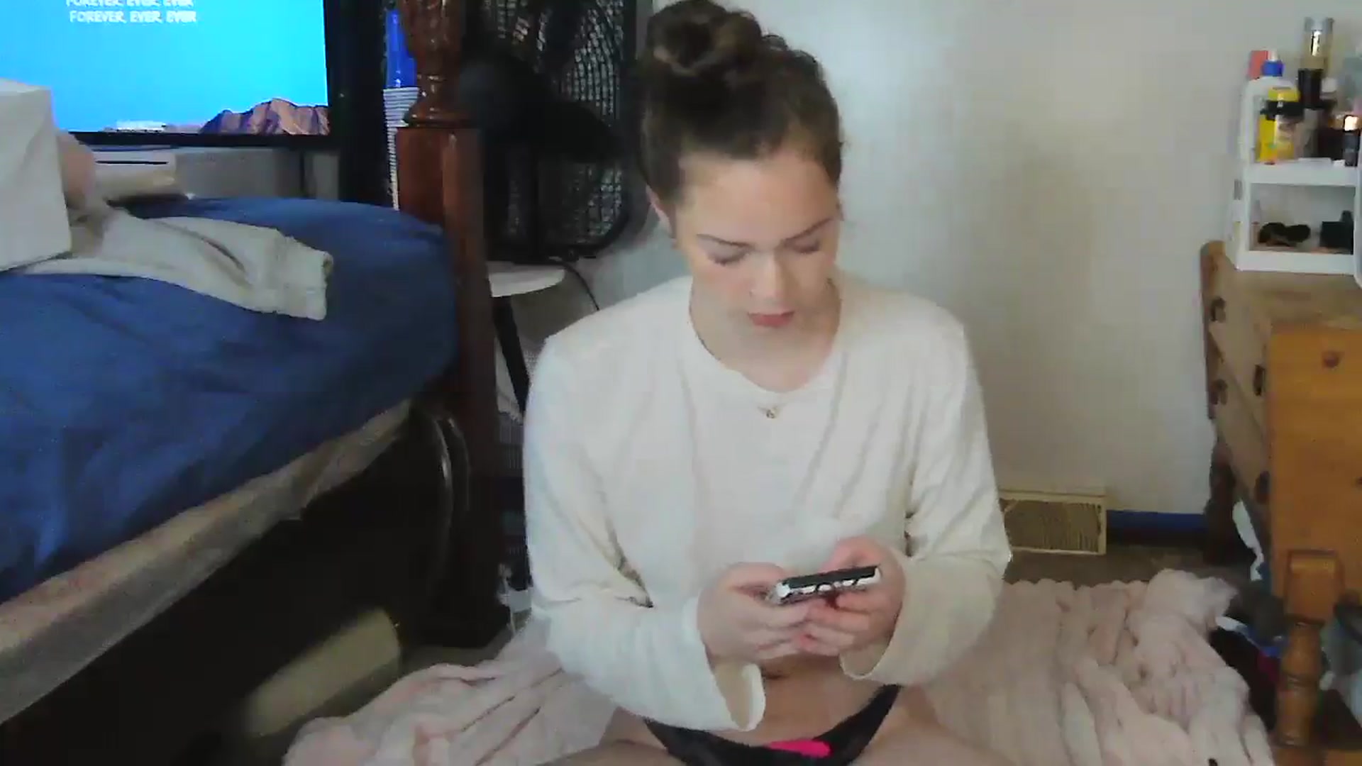 Gallery image thumbnail from Madisonfoxx69's myfreecams stream on, 06/03/2025, 19:24 image 15 of 20