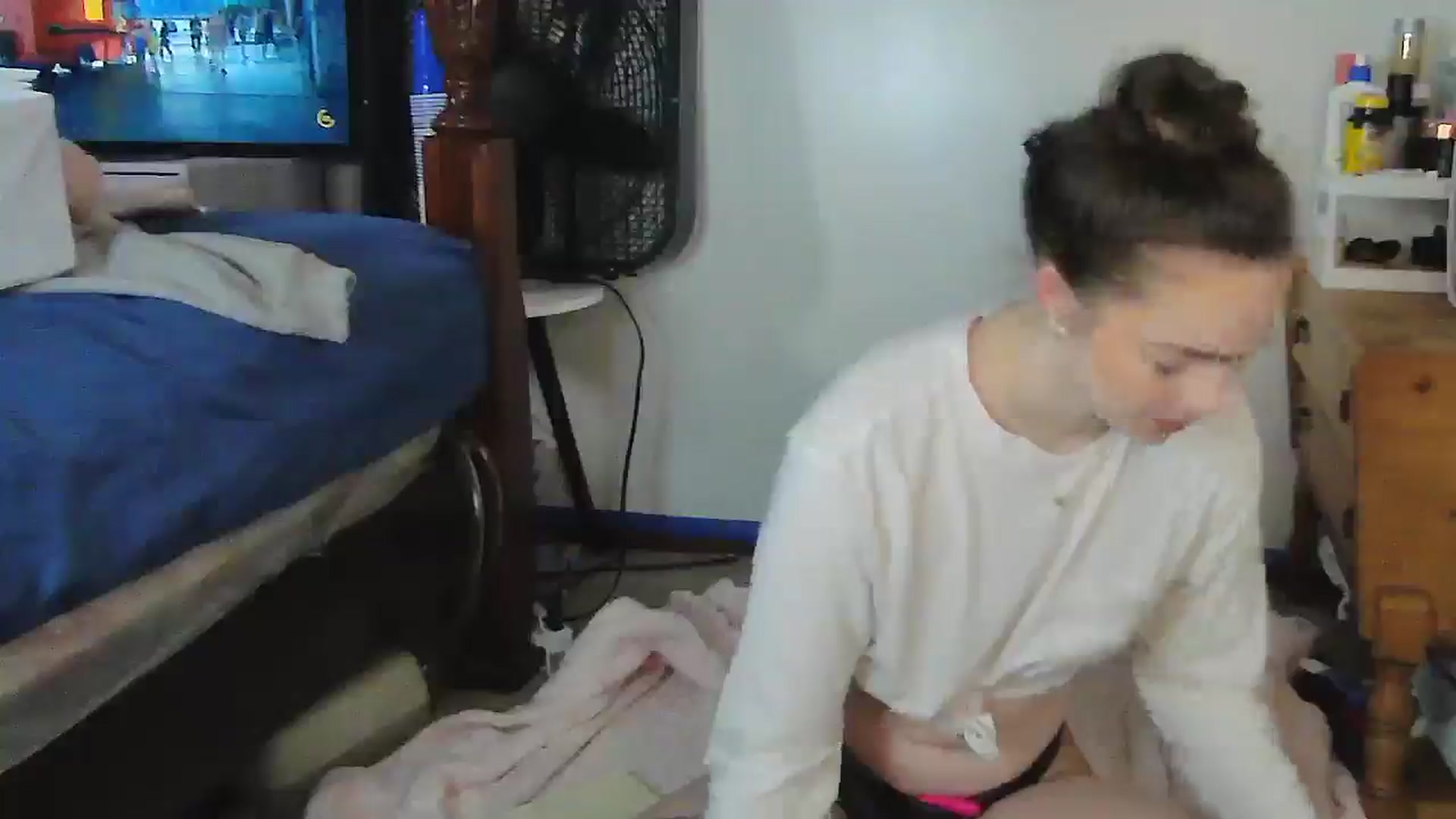 Gallery image thumbnail from Madisonfoxx69's myfreecams stream on, 06/03/2025, 19:24 image 12 of 20