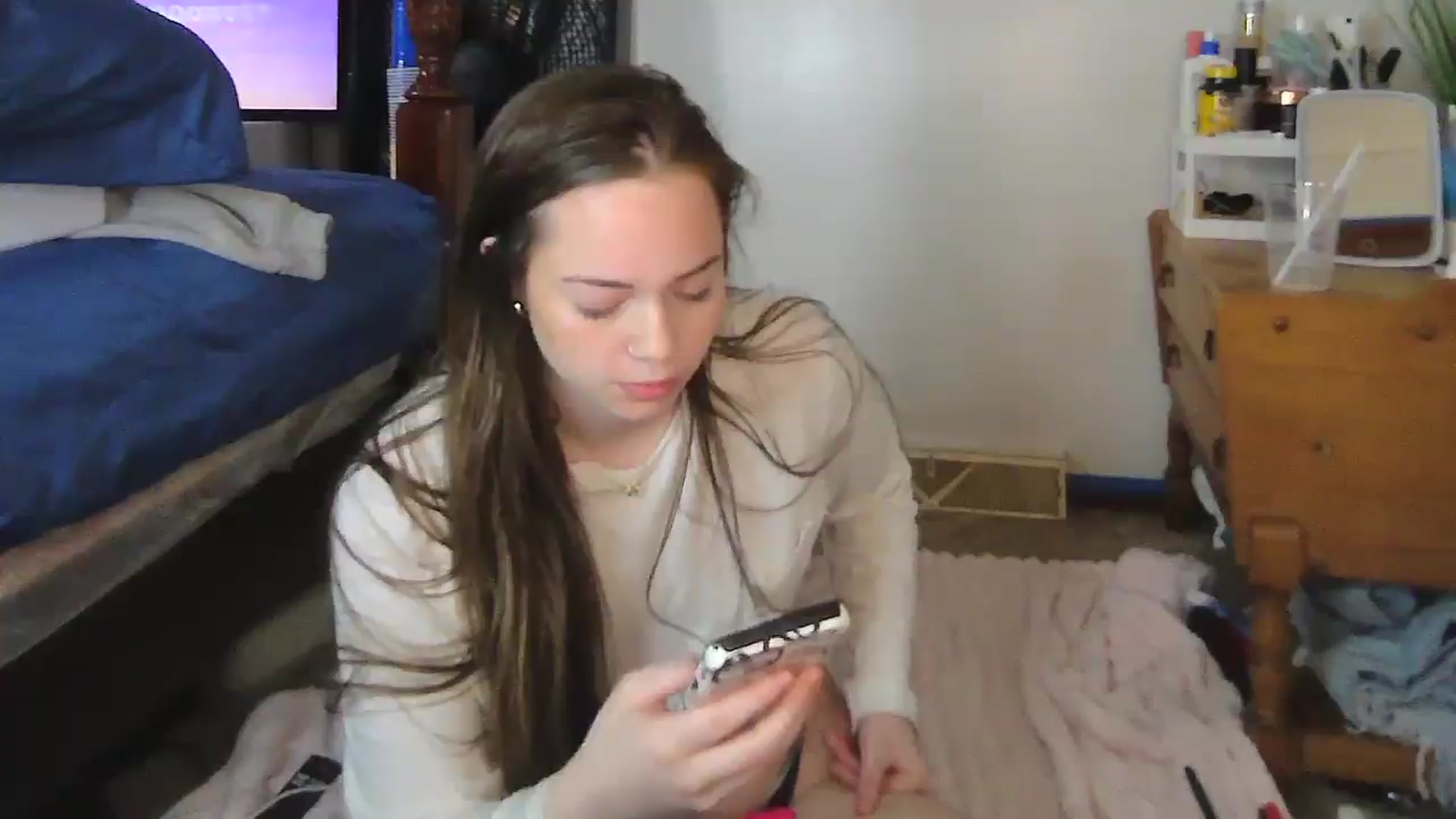 Gallery image thumbnail from Madisonfoxx69's myfreecams stream on, 06/03/2025, 20:33 image 17 of 20