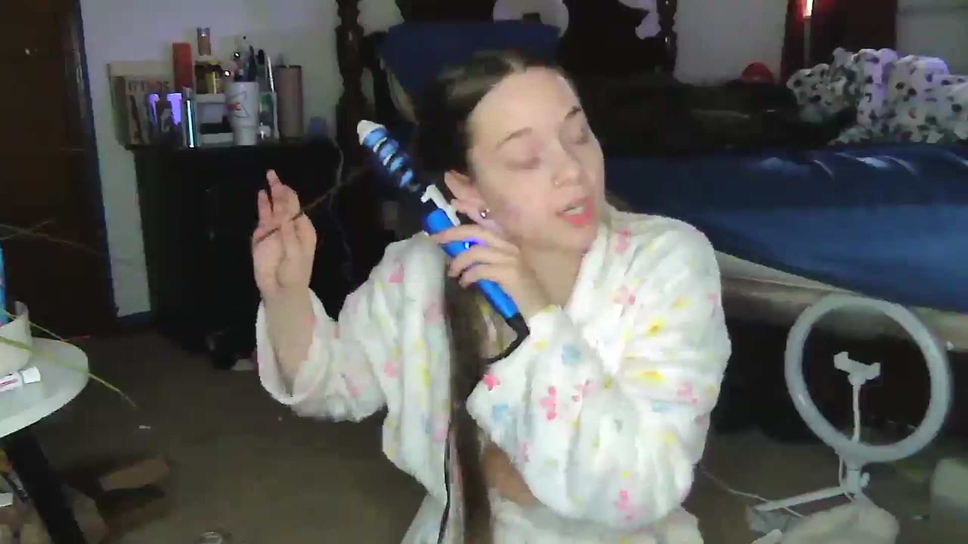 Gallery image thumbnail from Madisonfoxx69's myfreecams stream on, 06/11/2025, 17:33 image 6 of 20