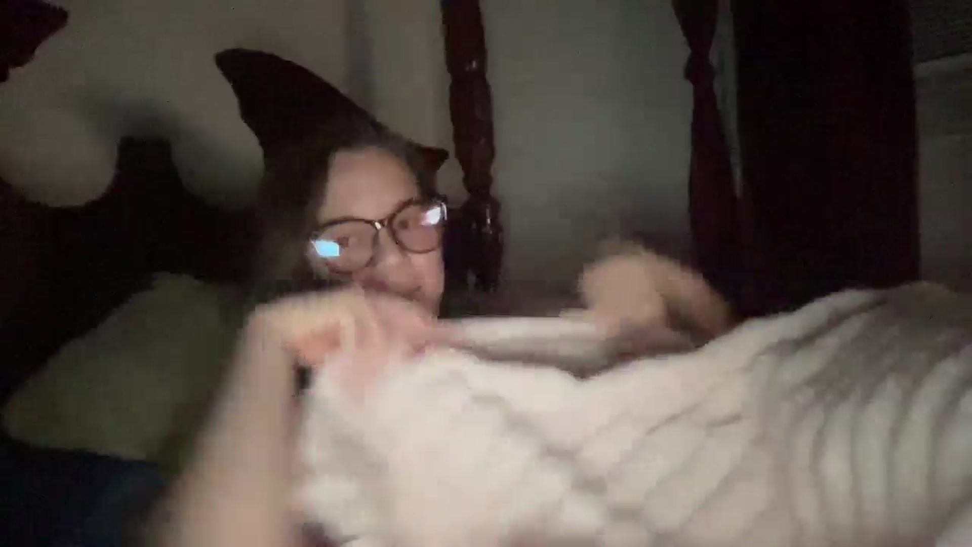 Gallery image thumbnail from Madisonfoxx69's myfreecams stream on, 06/18/2025, 03:20 image 9 of 20
