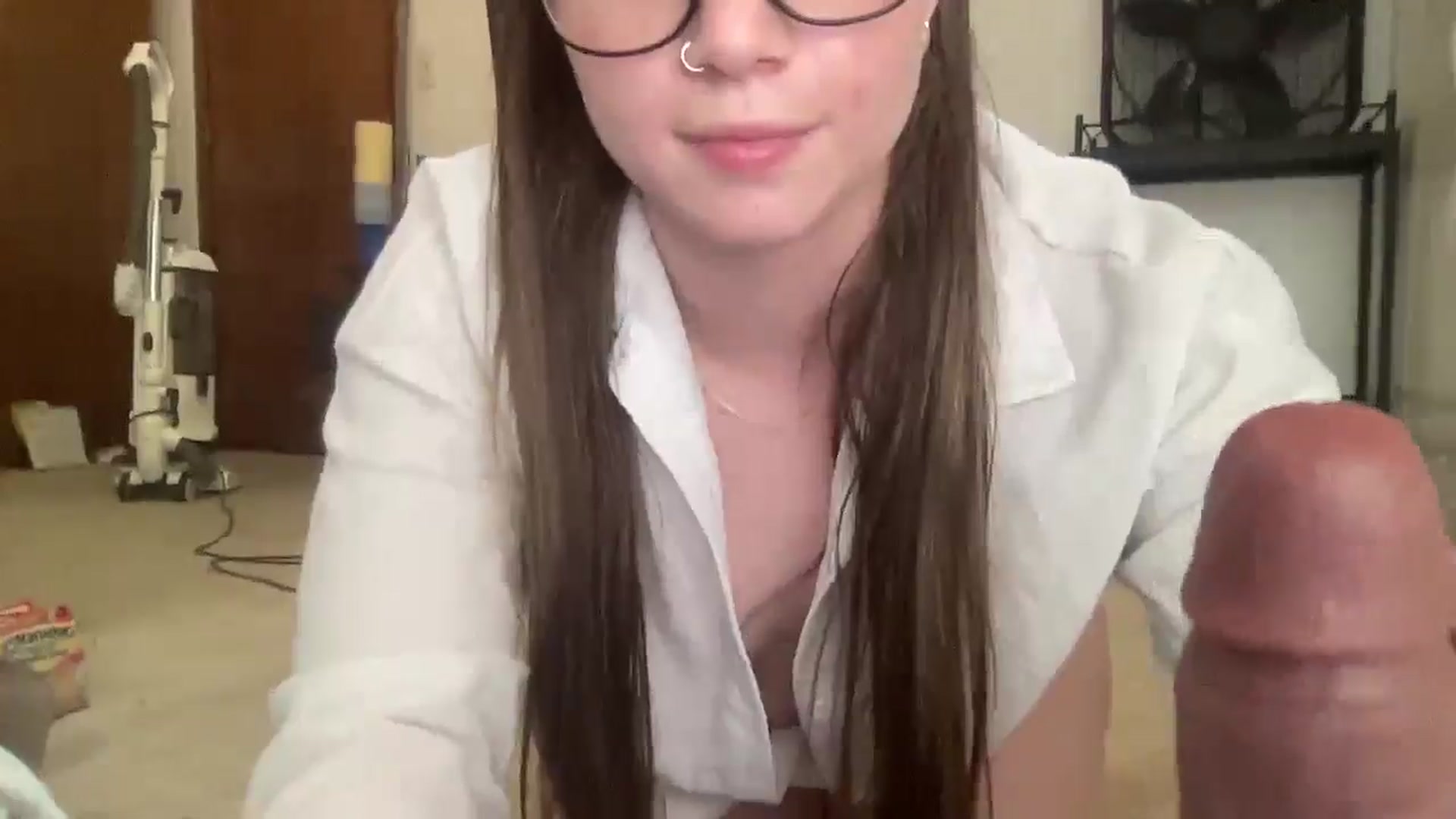 Gallery image thumbnail from Madisonfoxx69's myfreecams stream on, 08/01/2025, 24:03 image 4 of 20