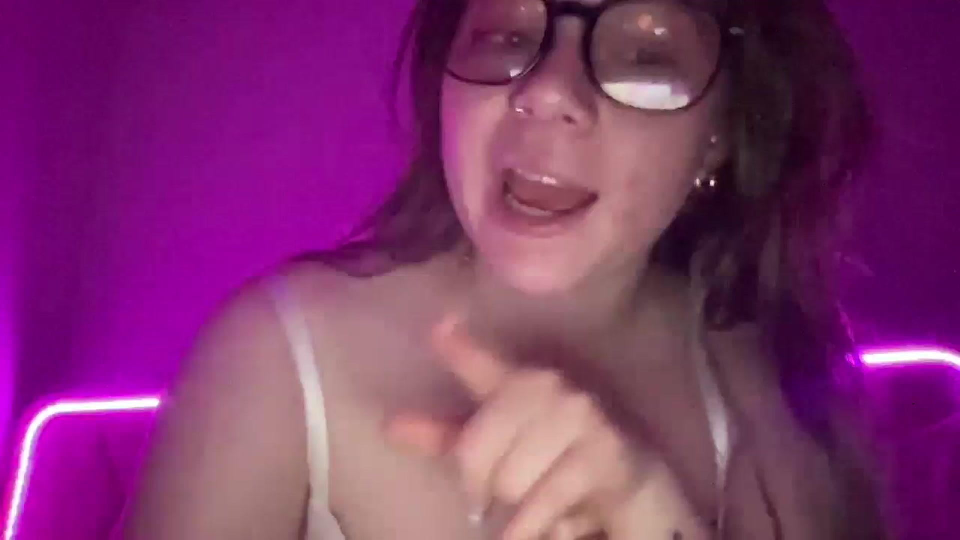 Gallery image thumbnail from Madisonfoxx69's myfreecams stream on, 08/02/2025, 03:59 image 17 of 20