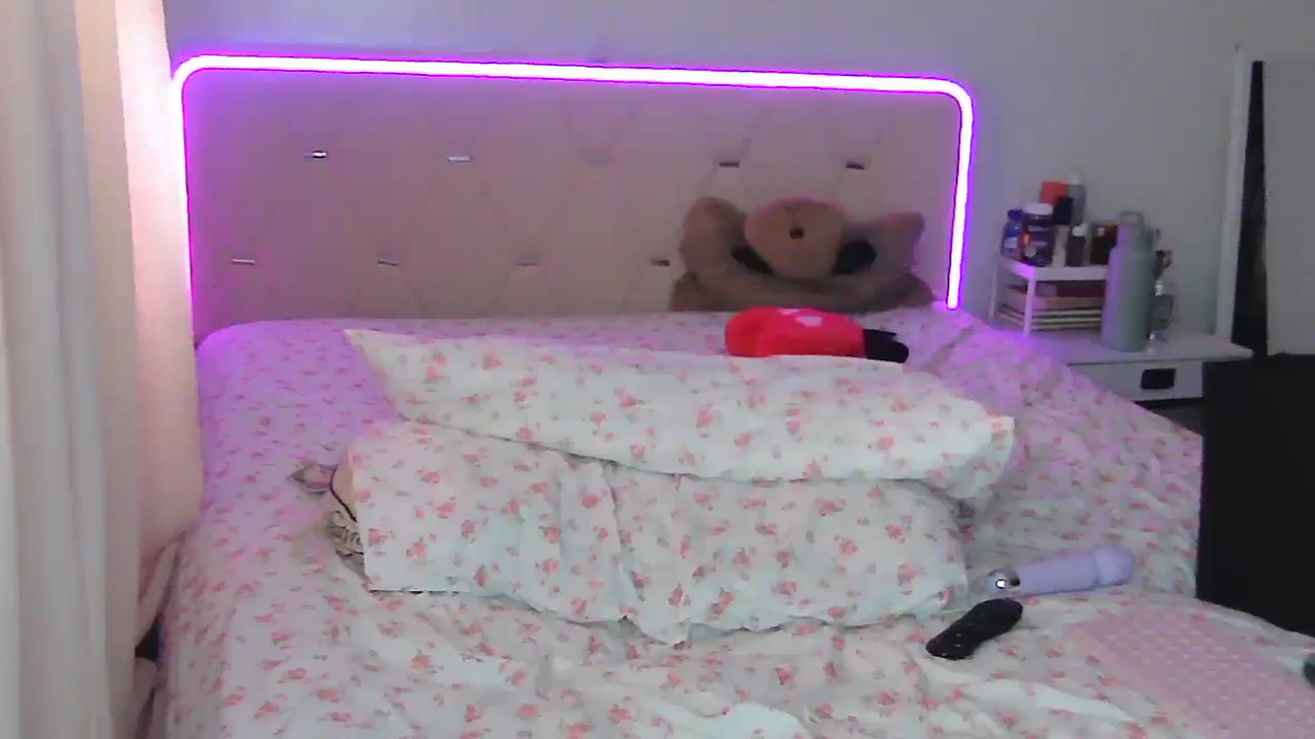 Gallery image thumbnail from Madisonfoxx69's myfreecams stream on, 08/03/2025, 20:07 image 16 of 20