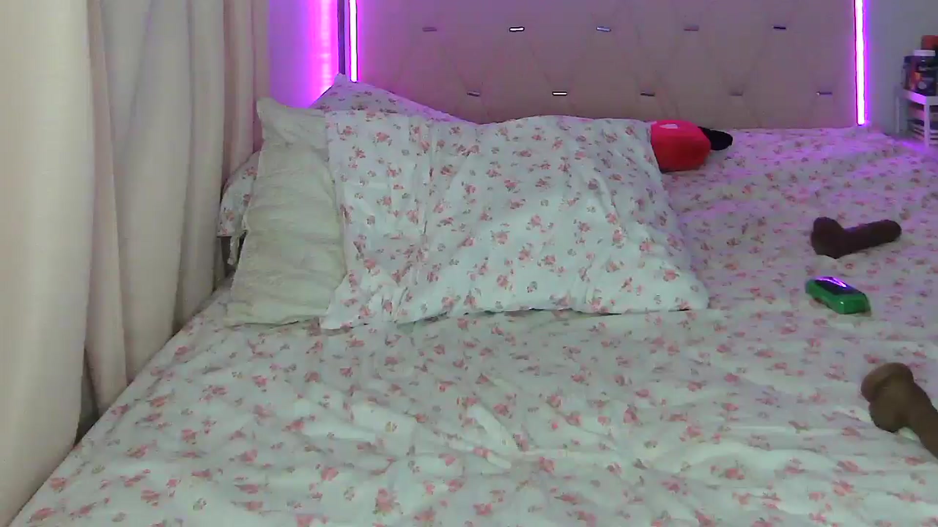 Gallery image thumbnail from Madisonfoxx69's myfreecams stream on, 08/10/2025, 02:50 image 12 of 20