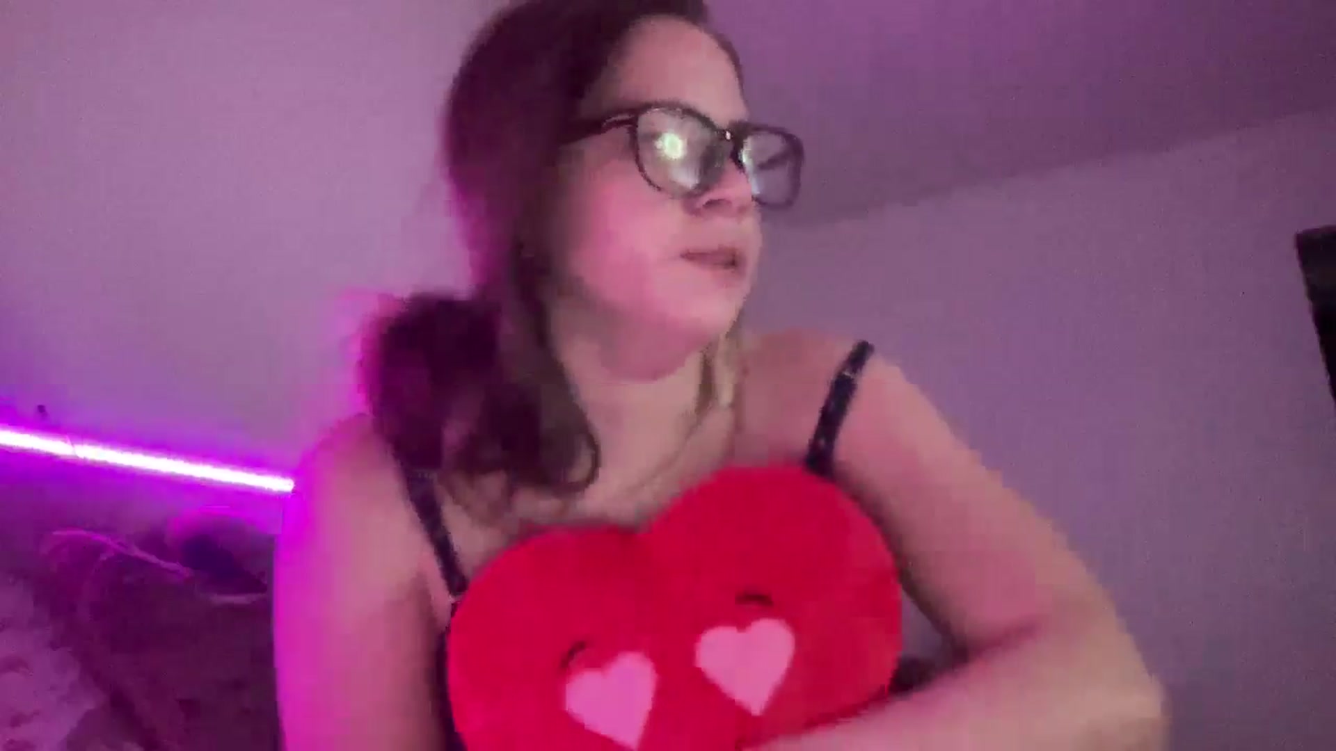 Gallery image thumbnail from Madisonfoxx69's myfreecams stream on, 08/11/2025, 03:29 image 18 of 20