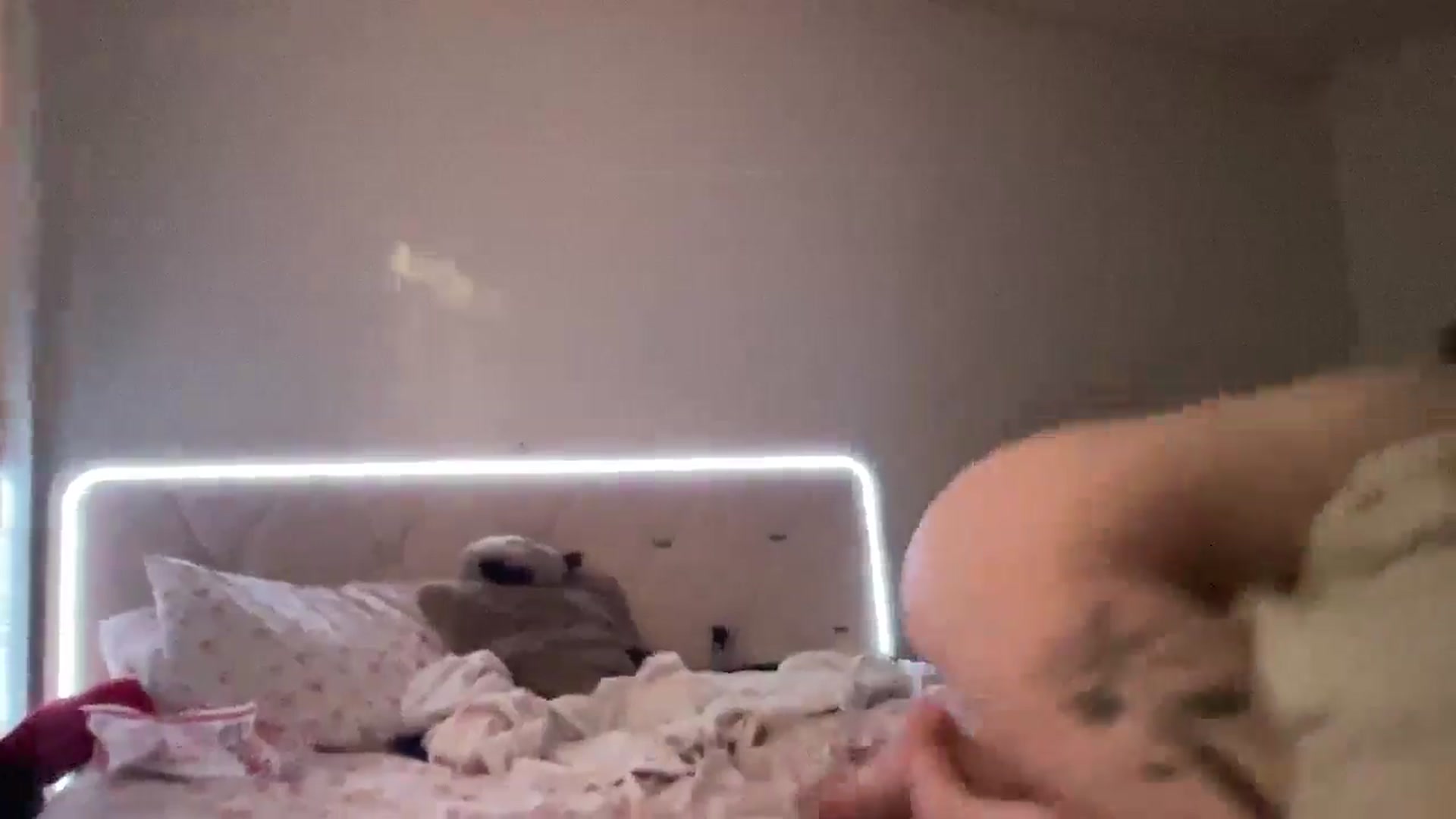 Gallery image thumbnail from Madisonfoxx69's myfreecams stream on, 08/17/2025, 23:27 image 15 of 20