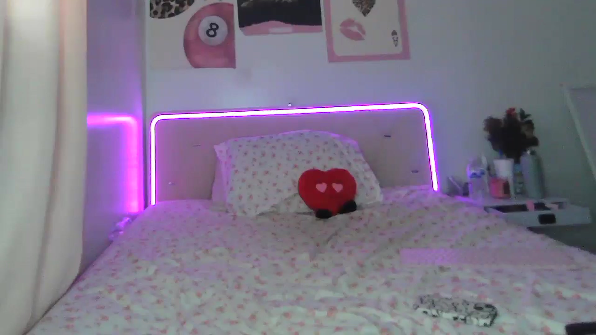 Gallery image thumbnail from Madisonfoxx69's myfreecams stream on, 08/31/2025, 24:01 image 12 of 20