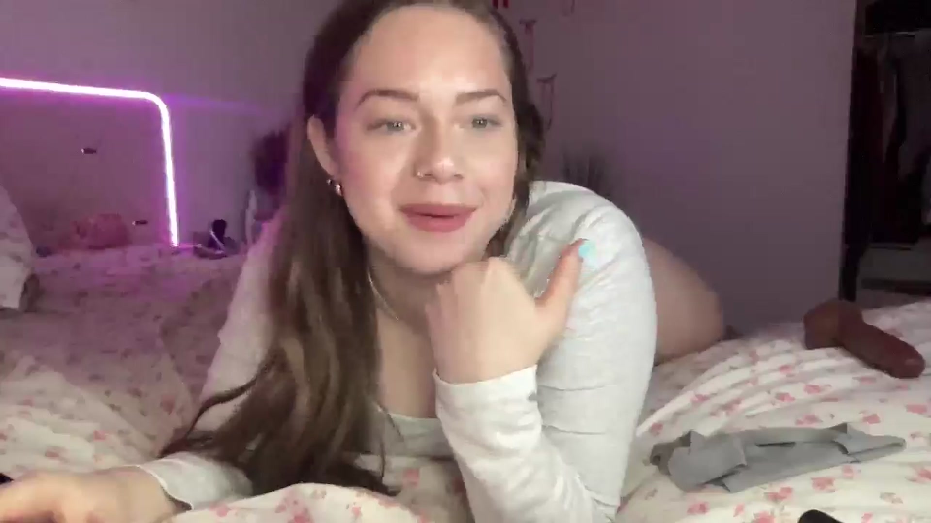 Gallery image thumbnail from Madisonfoxx69's myfreecams stream on, 09/06/2025, 24:27 image 13 of 20