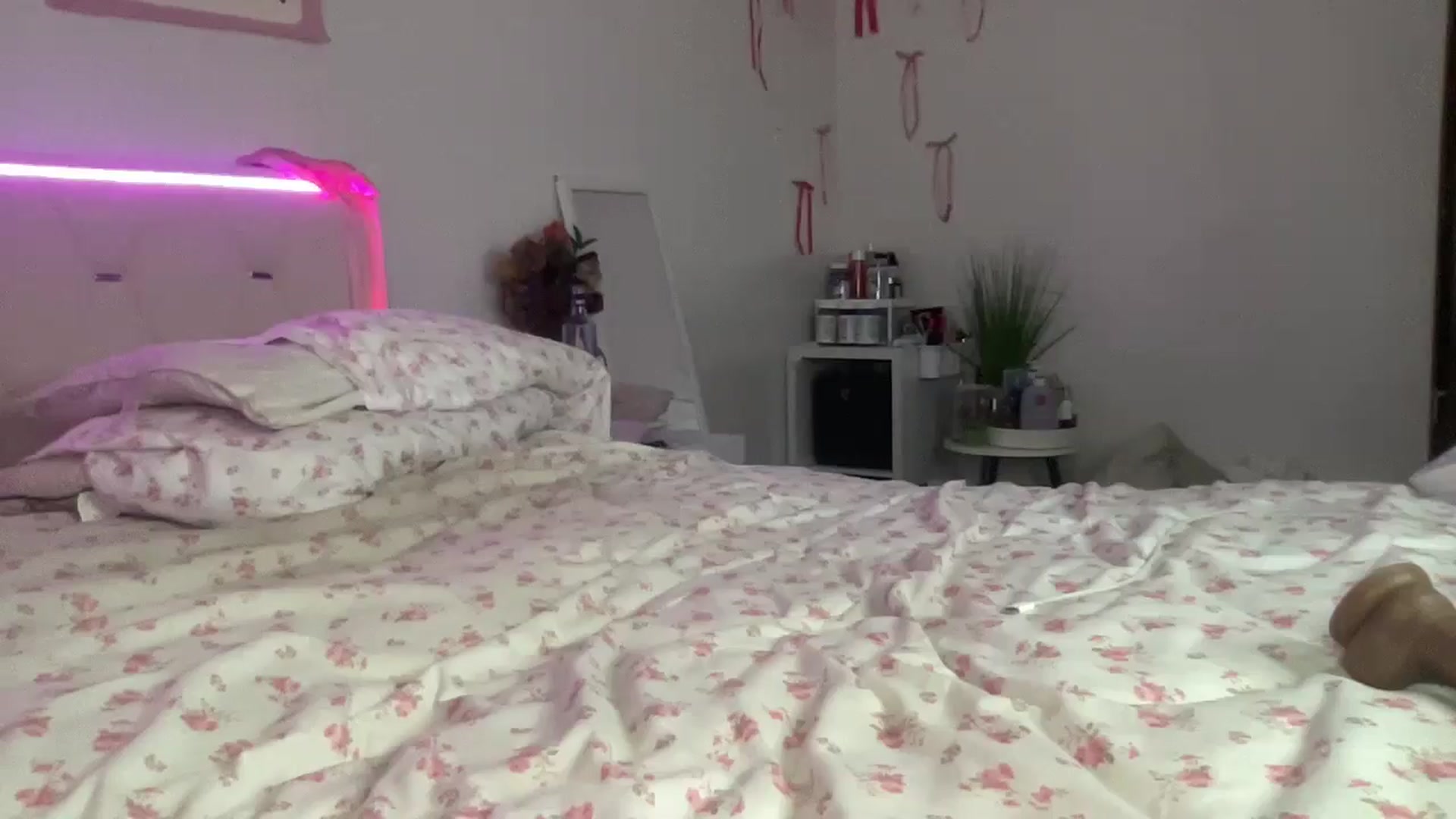 Gallery image thumbnail from Madisonfoxx69's myfreecams stream on, 09/10/2025, 03:26 image 4 of 20