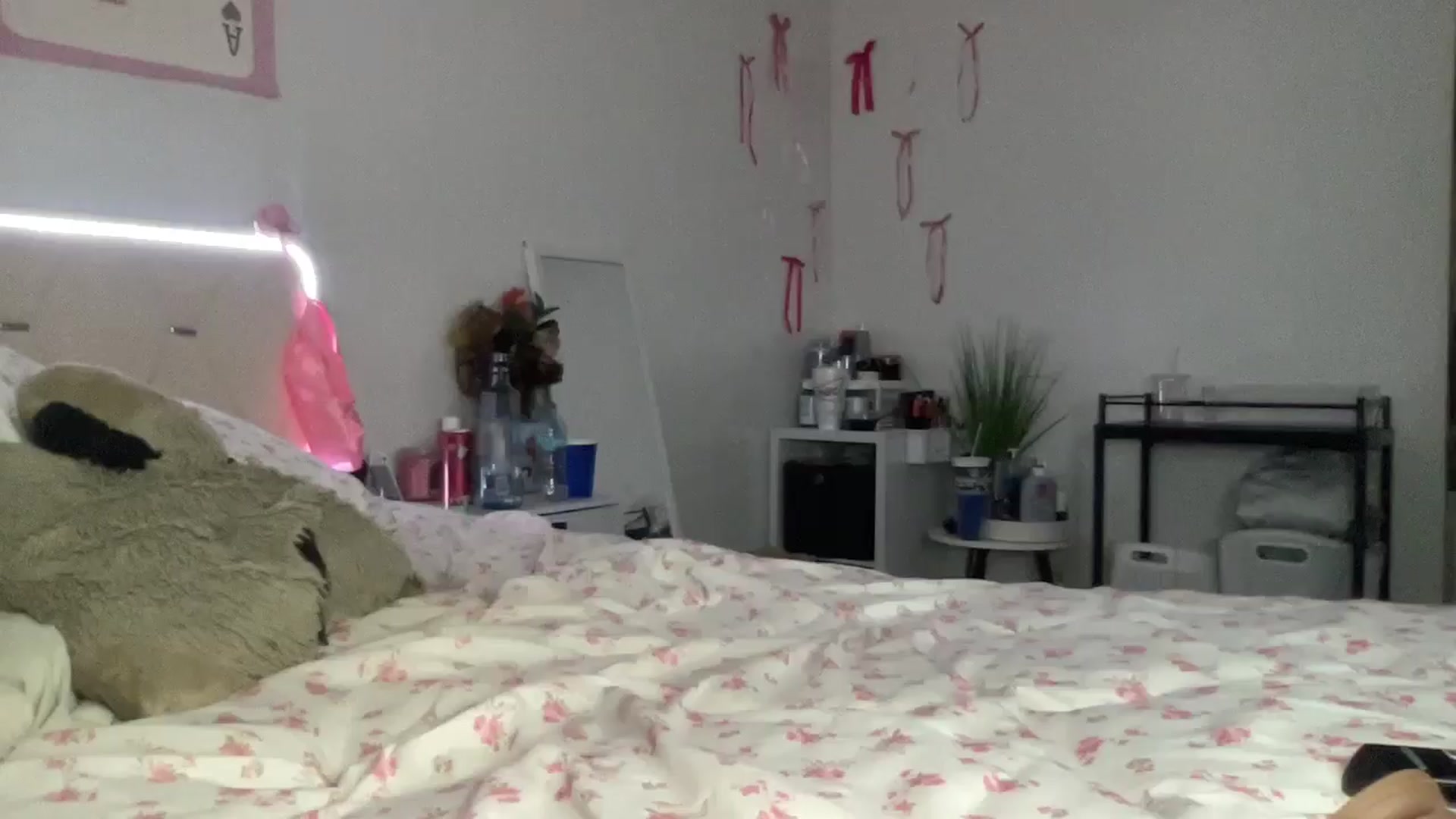 Gallery image thumbnail from Madisonfoxx69's myfreecams stream on, 09/17/2025, 03:53 image 6 of 20