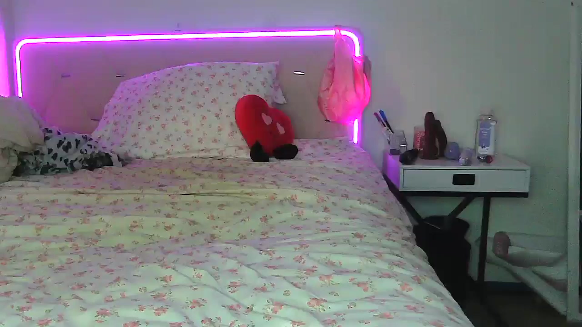 Gallery image thumbnail from Madisonfoxx69's myfreecams stream on, 10/02/2025, 23:13 image 10 of 20