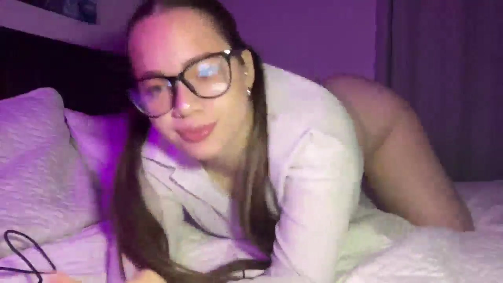 Gallery image thumbnail from Madisonfoxx69's myfreecams stream on, 11/10/2025, 04:32 image 3 of 20