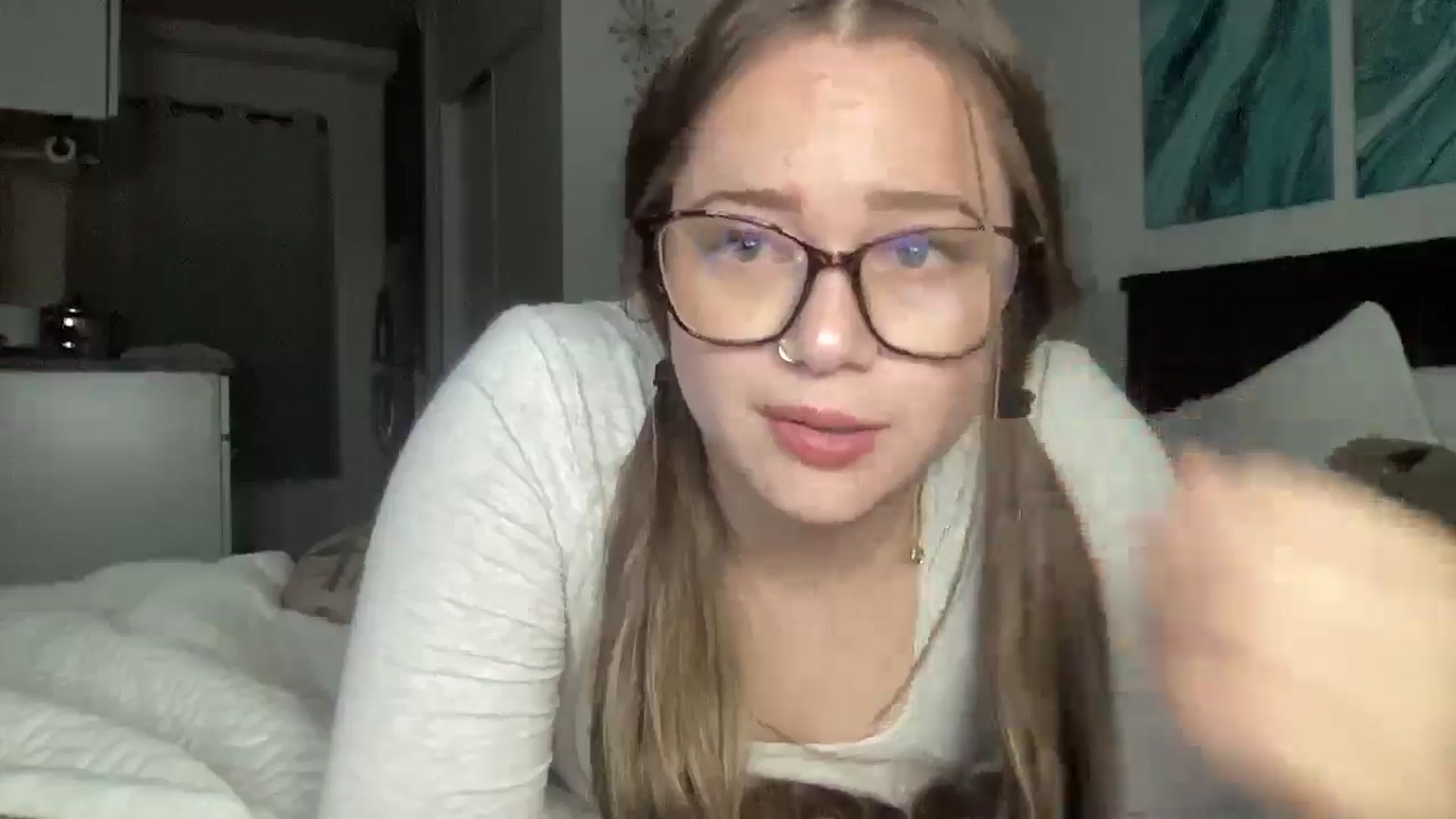 Gallery image thumbnail from Madisonfoxx69's myfreecams stream on, 11/17/2025, 02:38 image 9 of 20