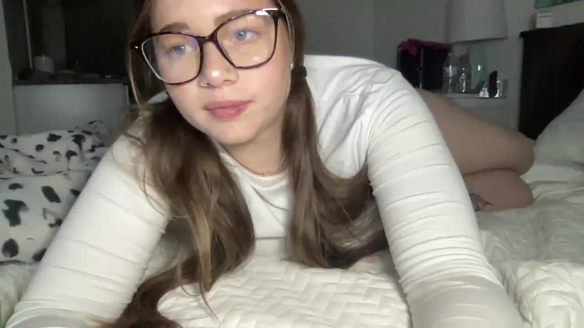 Gallery image thumbnail from Madisonfoxx69's myfreecams stream on, 11/19/2025, 01:50 image 15 of 20
