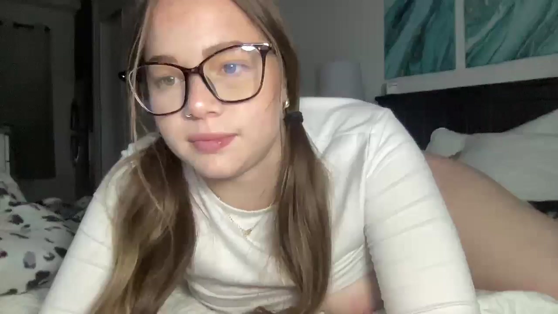 Gallery image thumbnail from Madisonfoxx69's myfreecams stream on, 11/19/2025, 01:50 image 12 of 20