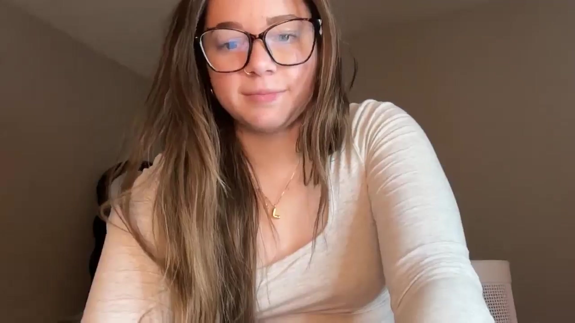 Gallery image thumbnail from Madisonfoxx69's myfreecams stream on, 12/22/2025, 01:52 image 17 of 20