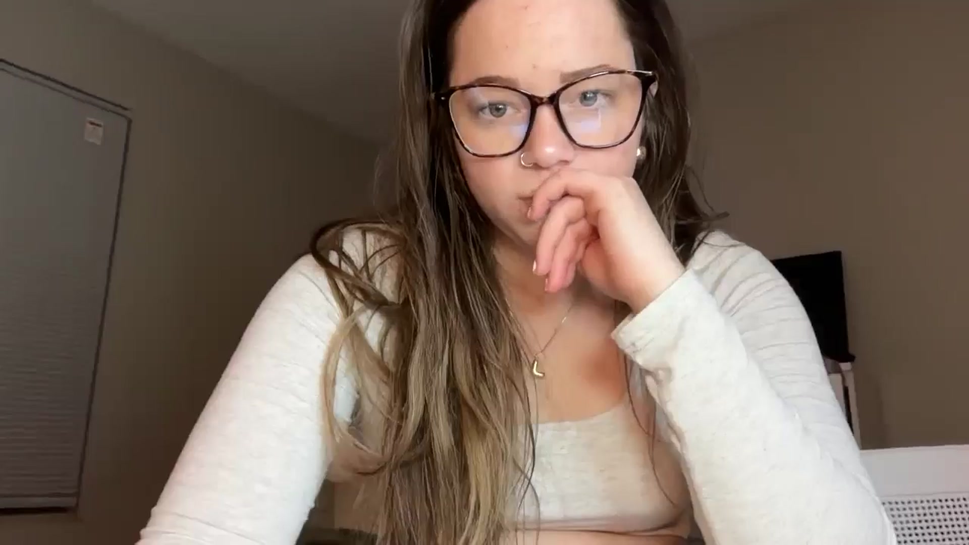 Gallery image thumbnail from Madisonfoxx69's myfreecams stream on, 12/22/2025, 01:52 image 4 of 20