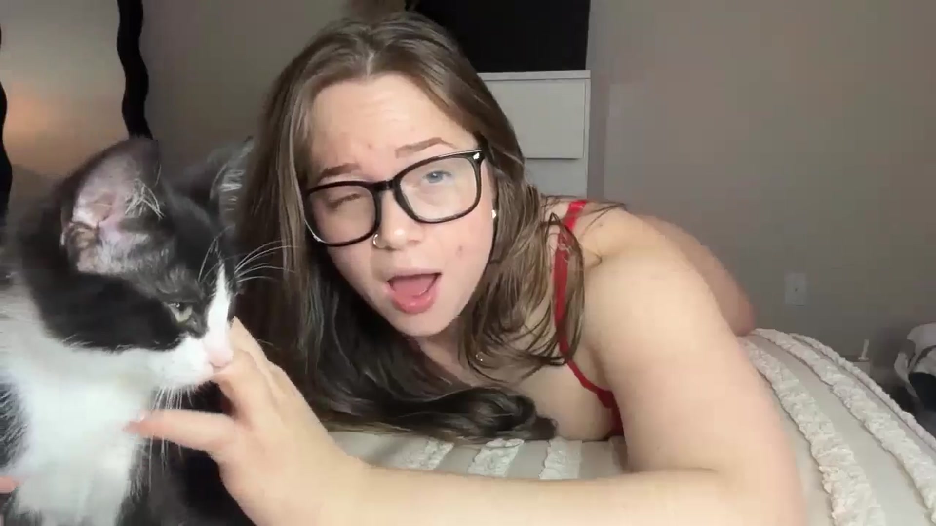 Gallery image thumbnail from Madisonfoxx69's myfreecams stream on, 12/27/2025, 03:35 image 10 of 20