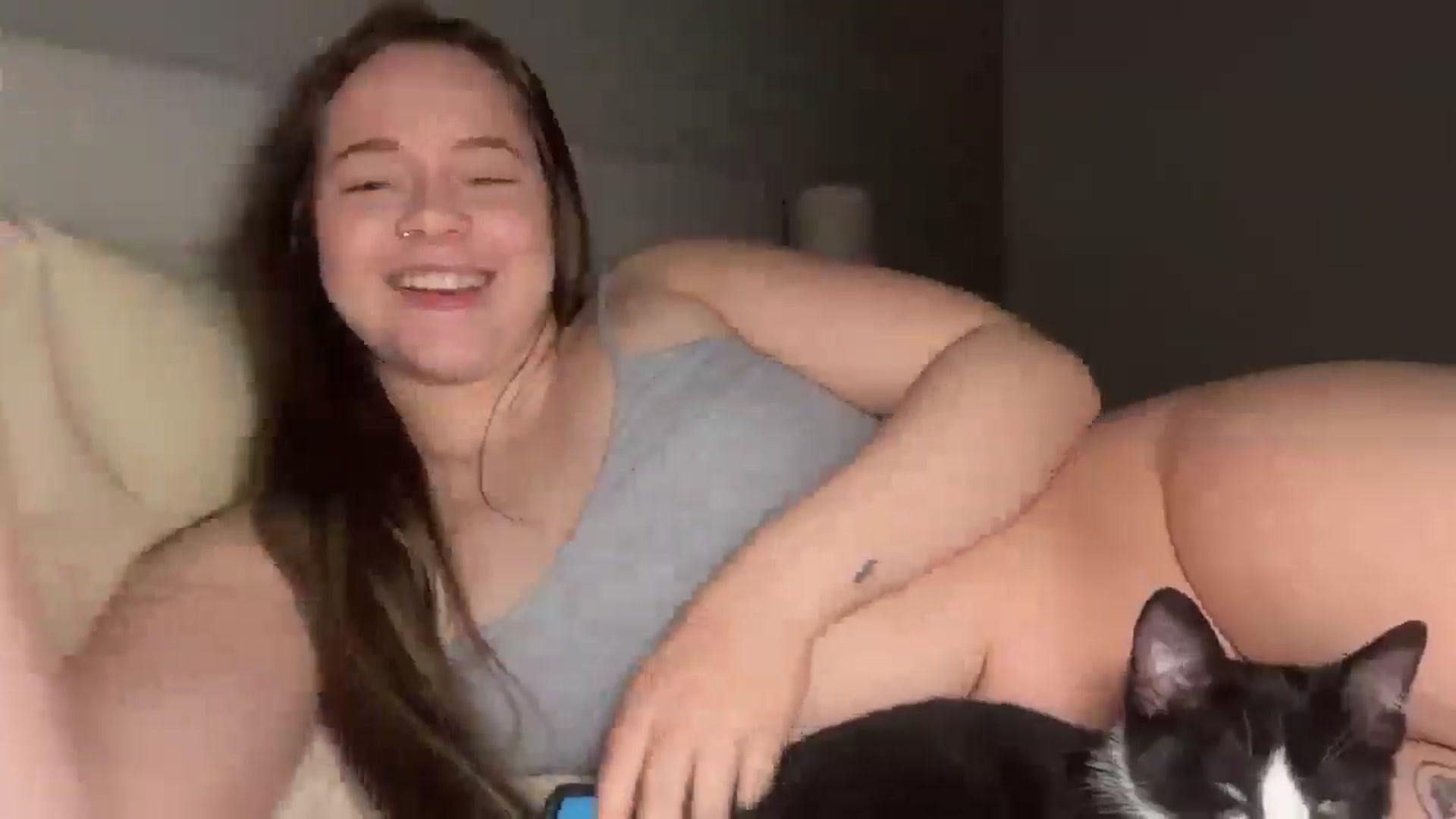 Gallery image thumbnail from Madisonfoxx69's myfreecams stream on, 01/07/2026, 05:02 image 11 of 20