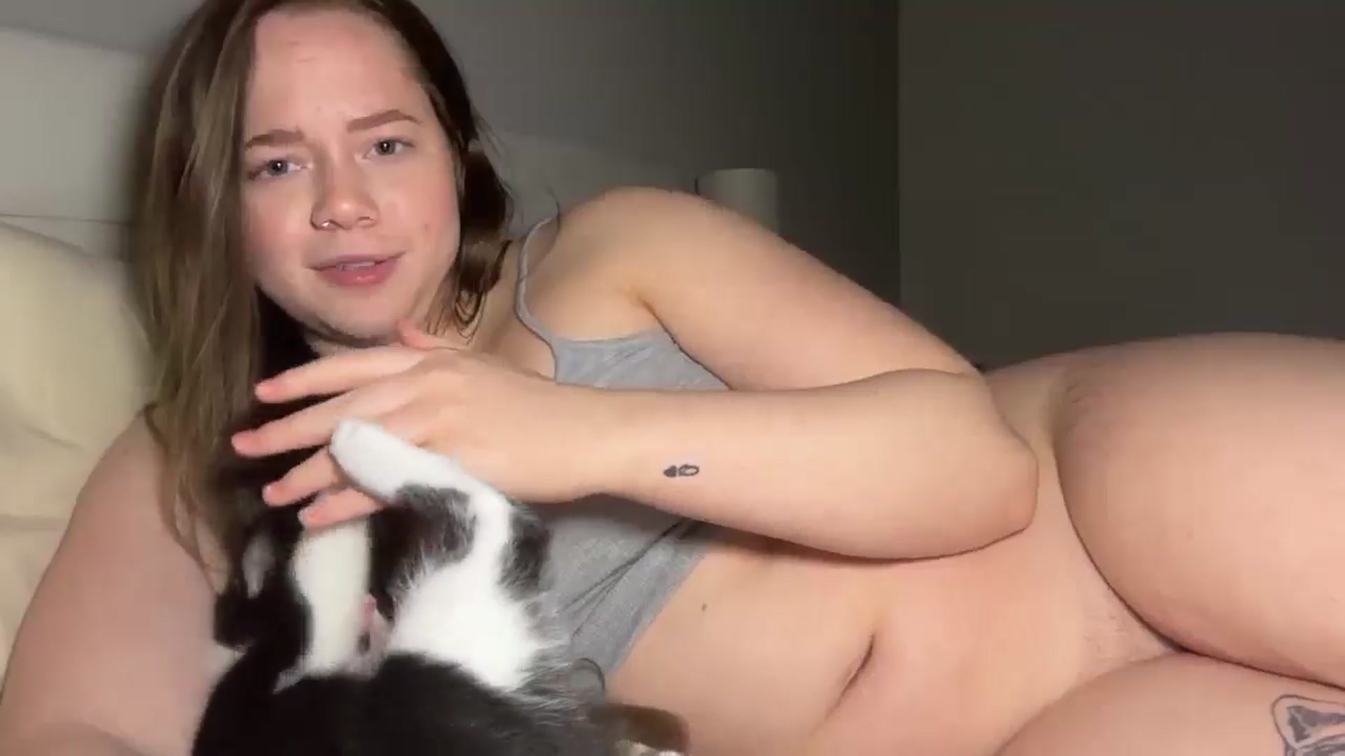 Gallery image thumbnail from Madisonfoxx69's myfreecams stream on, 01/07/2026, 05:02 image 8 of 20