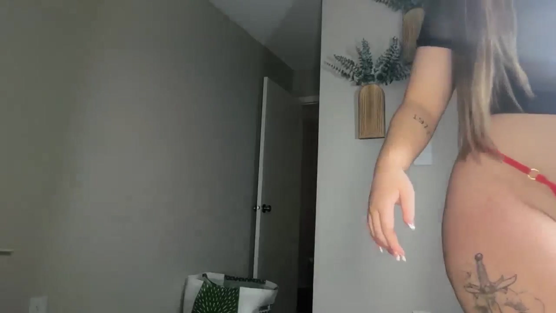 Gallery image thumbnail from Madisonfoxx69's myfreecams stream on, 01/23/2026, 04:17 image 19 of 20