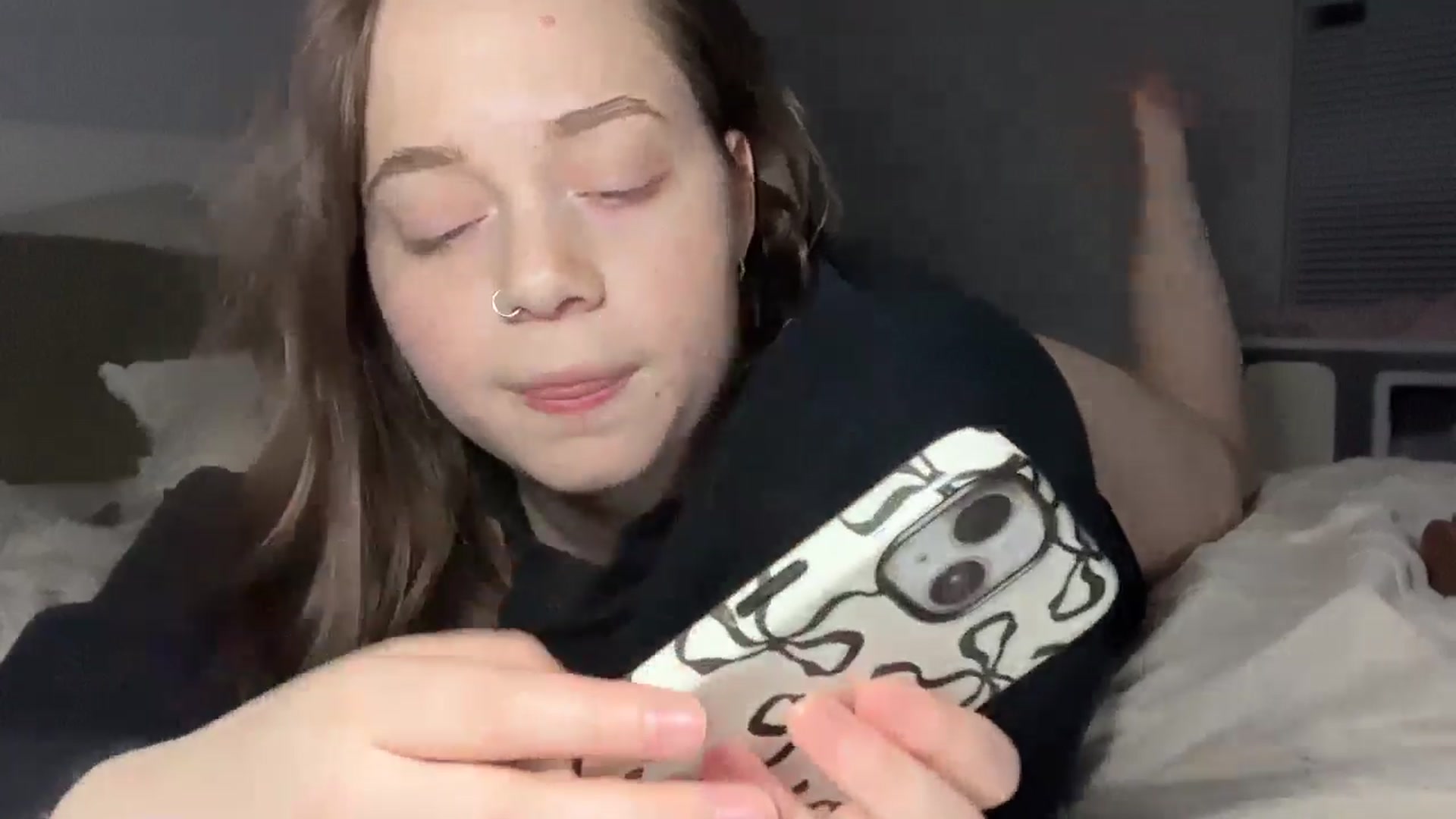 Gallery image thumbnail from Madisonfoxx69's myfreecams stream on, 03/26/2026, 01:26 image 14 of 20