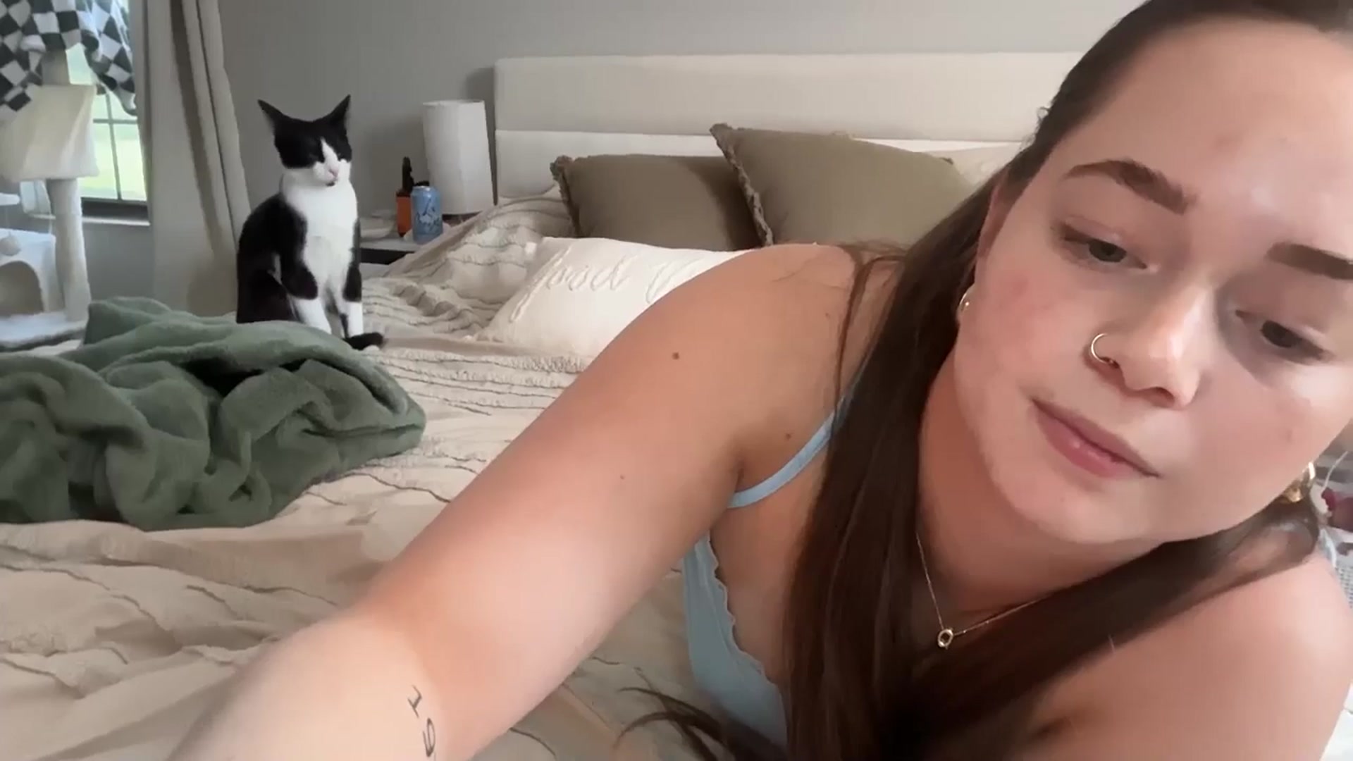 Gallery image thumbnail from Madisonfoxx69's myfreecams stream on, 04/09/2026, 19:35 image 9 of 20