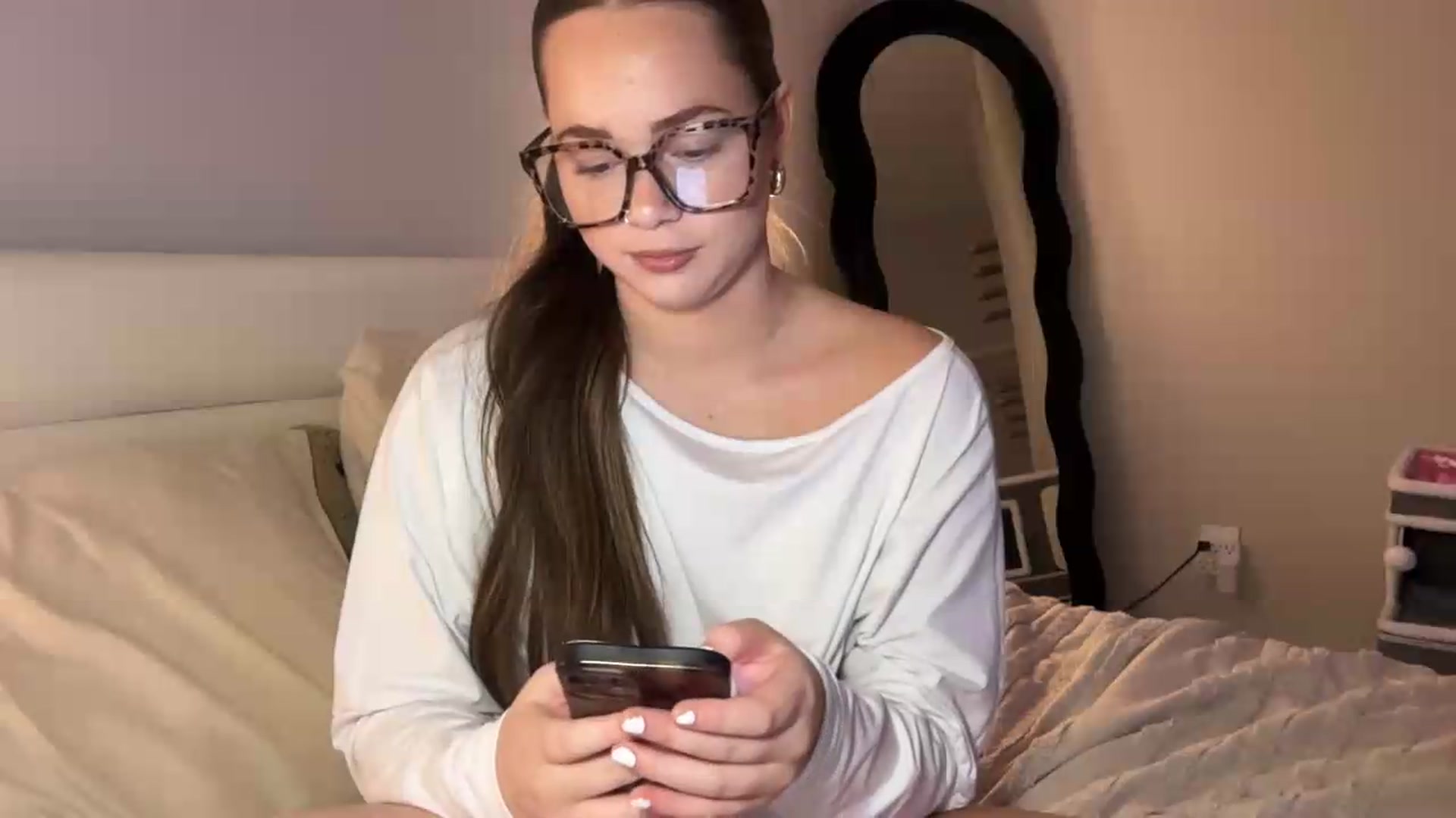 Gallery image thumbnail from Madisonfoxx69's myfreecams stream on, 06/11/2026, 02:21 image 6 of 20