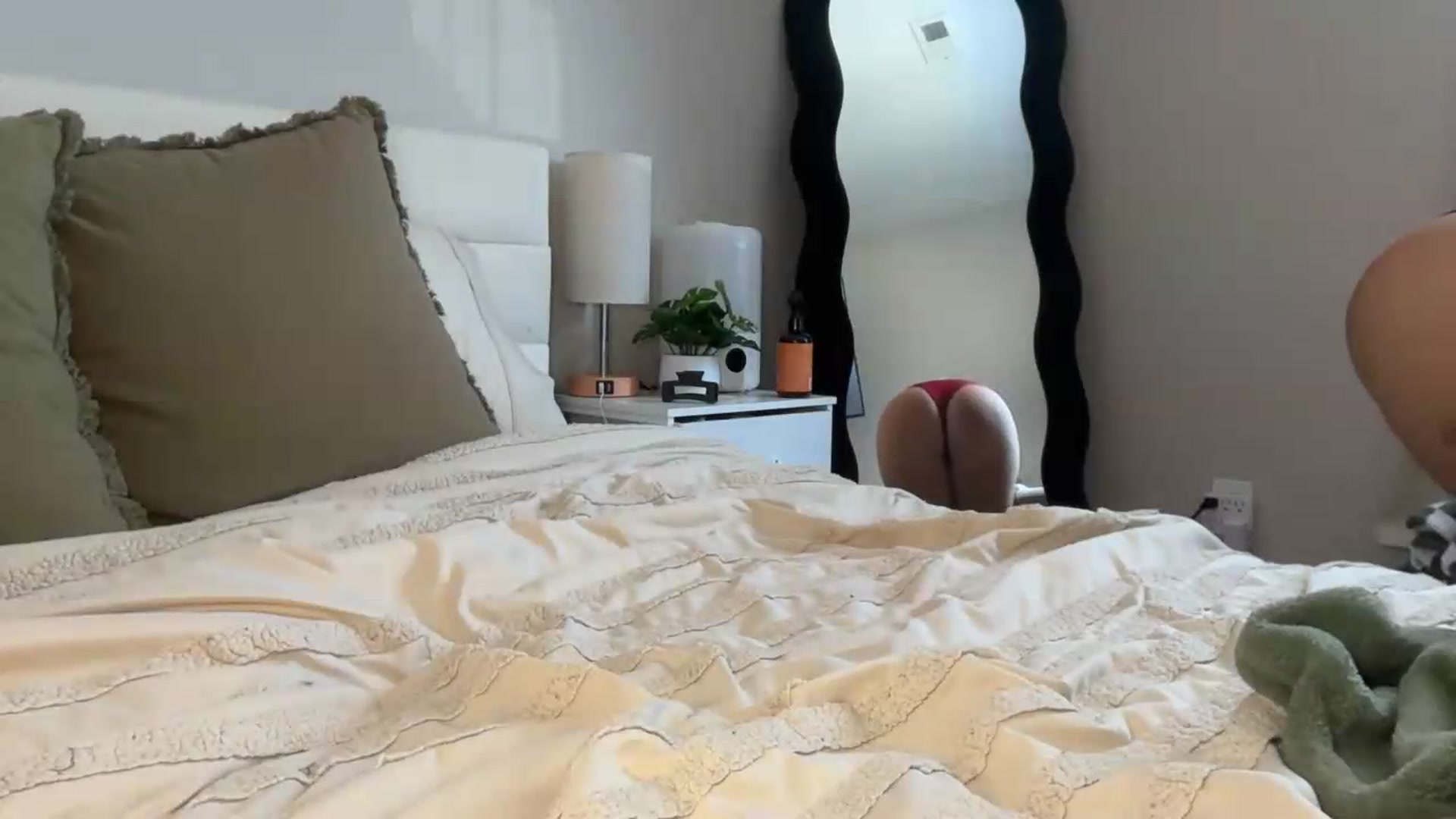 Gallery image thumbnail from Madisonfoxx69's myfreecams stream on, 06/12/2026, 22:50 image 13 of 20