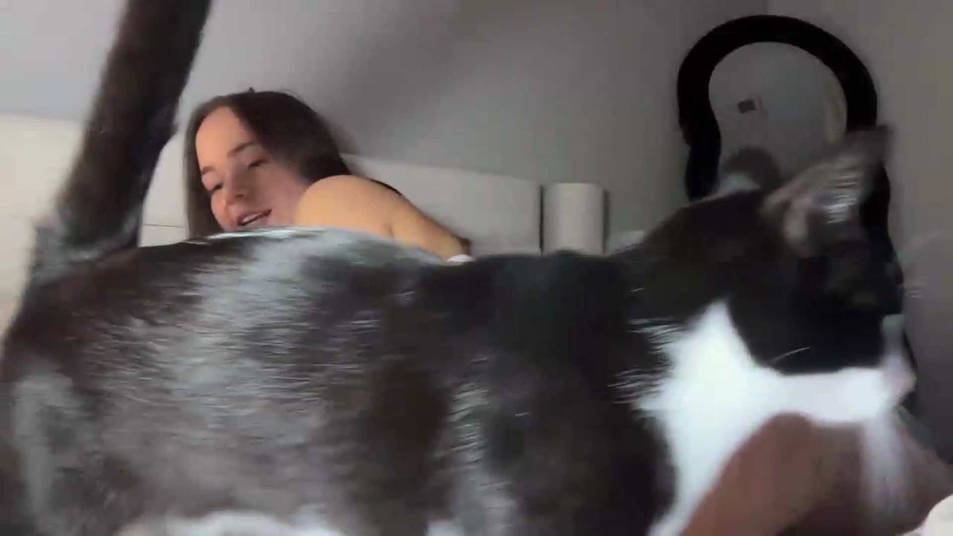Gallery image thumbnail from Madisonfoxx69's myfreecams stream on, 06/14/2026, 01:20 image 13 of 20