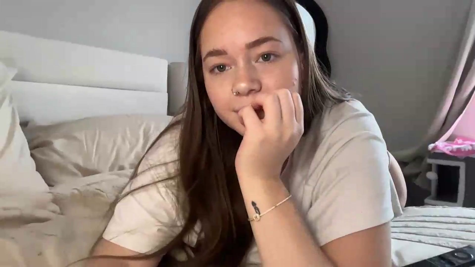 Gallery image thumbnail from Madisonfoxx69's myfreecams stream on, 06/19/2026, 18:34 image 8 of 20