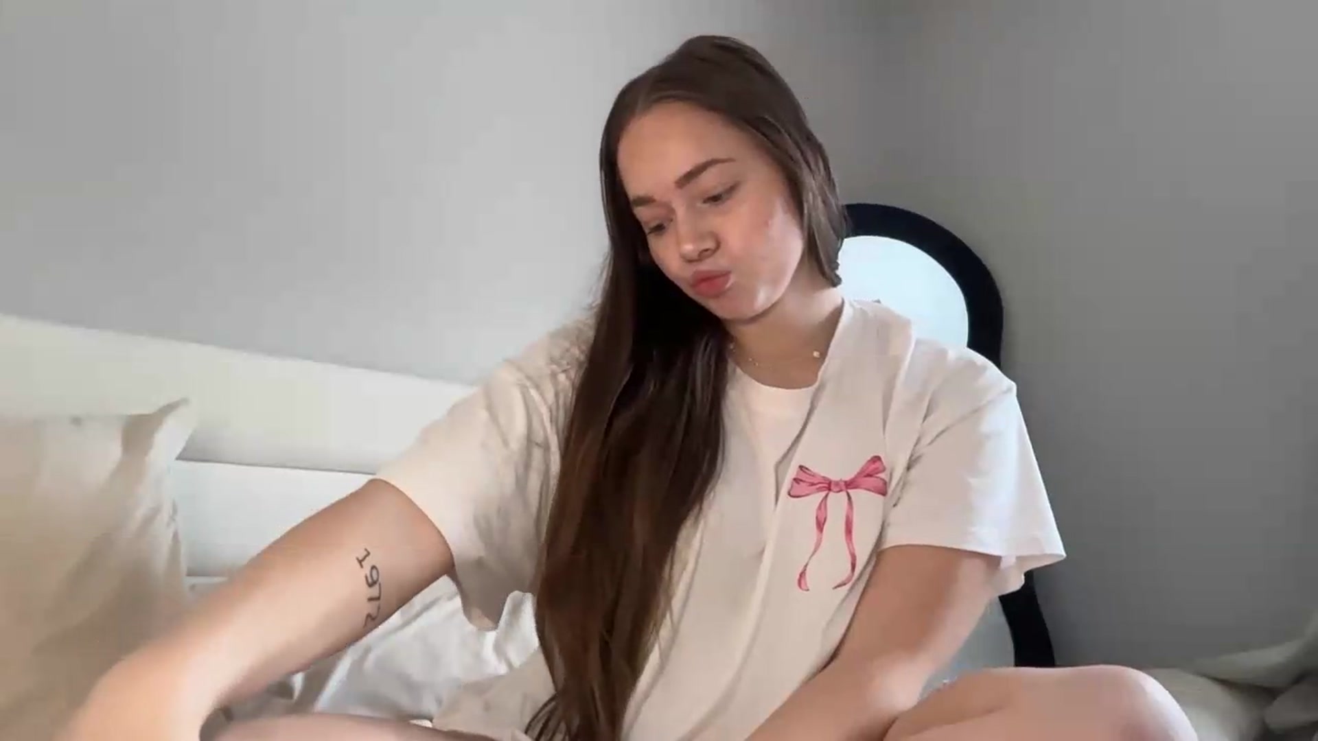 Gallery image thumbnail from Madisonfoxx69's myfreecams stream on, 06/19/2026, 18:34 image 11 of 20