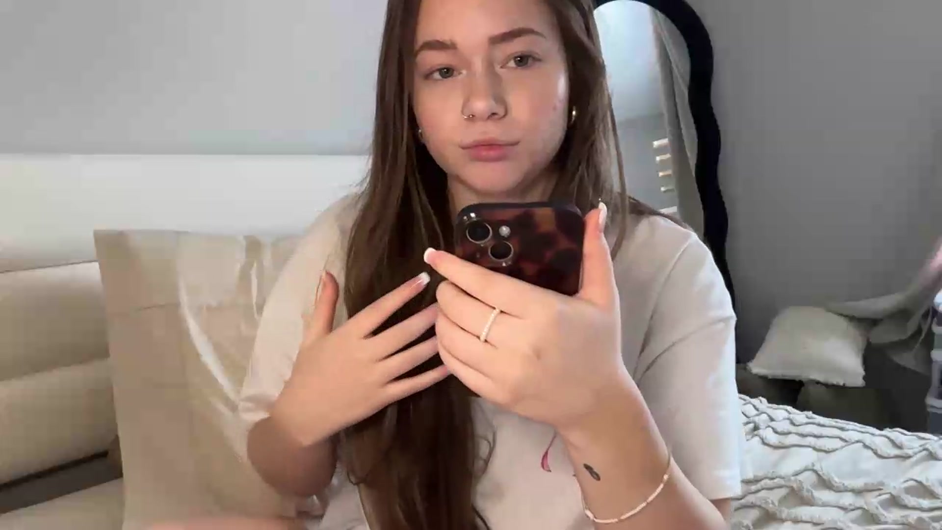 Gallery image thumbnail from Madisonfoxx69's myfreecams stream on, 06/19/2026, 19:17 image 17 of 20