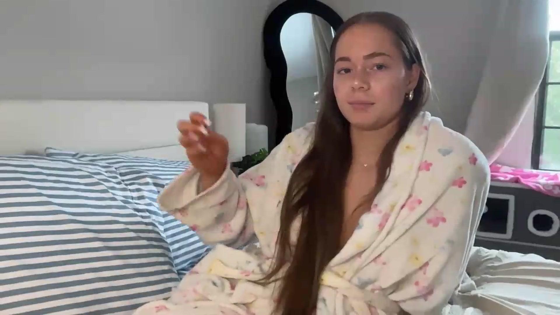 Gallery image thumbnail from Madisonfoxx69's myfreecams stream on, 06/26/2026, 18:38 image 5 of 20