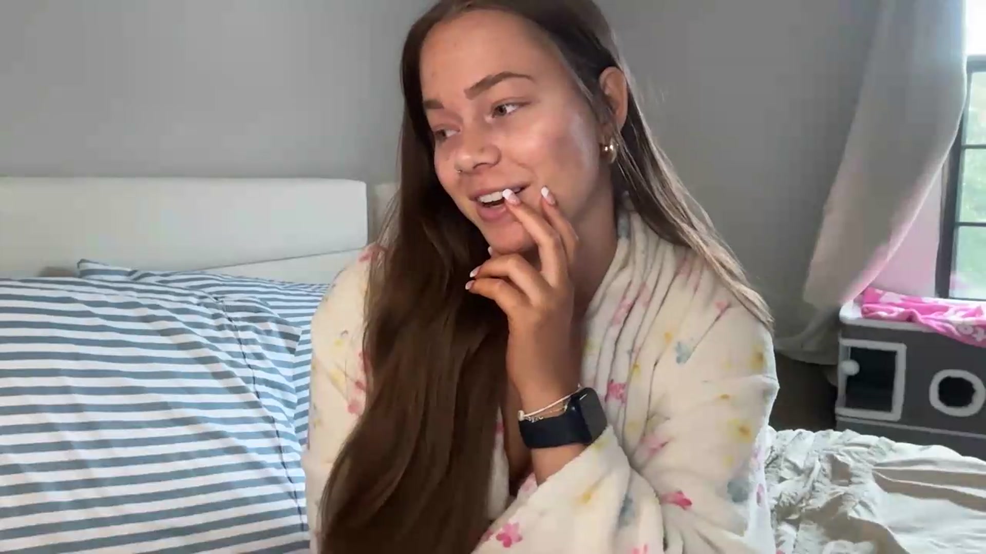 Gallery image thumbnail from Madisonfoxx69's myfreecams stream on, 06/26/2026, 18:38 image 10 of 20