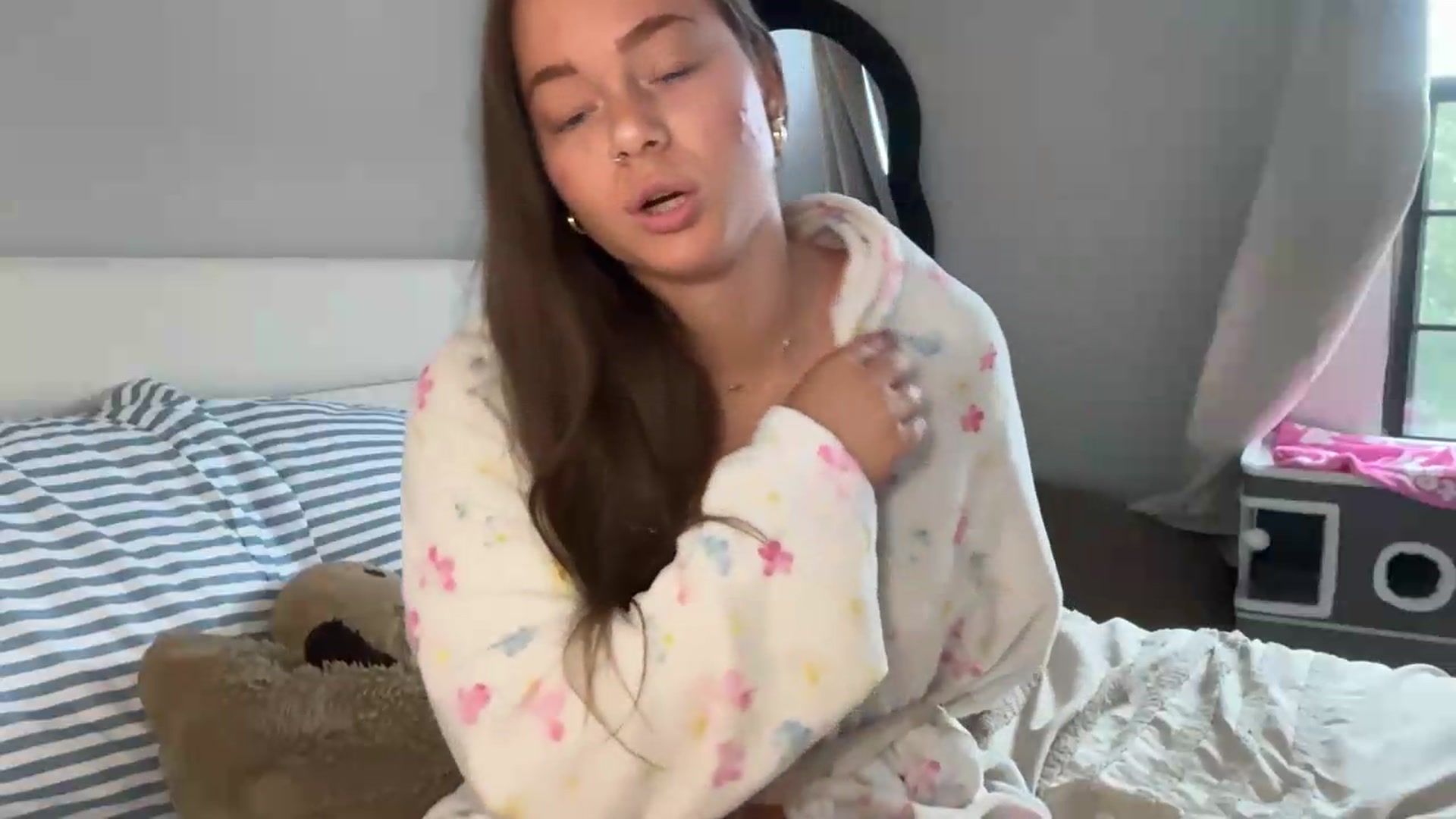 Gallery image thumbnail from Madisonfoxx69's myfreecams stream on, 06/26/2026, 18:38 image 2 of 20