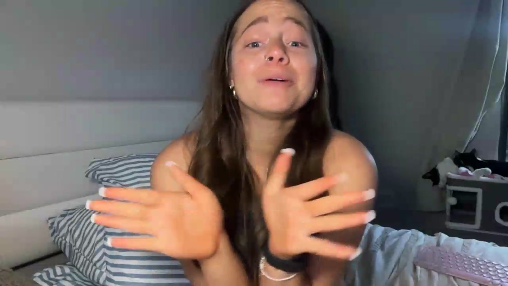 Gallery image thumbnail from Madisonfoxx69's myfreecams stream on, 06/26/2026, 23:54 image 4 of 20