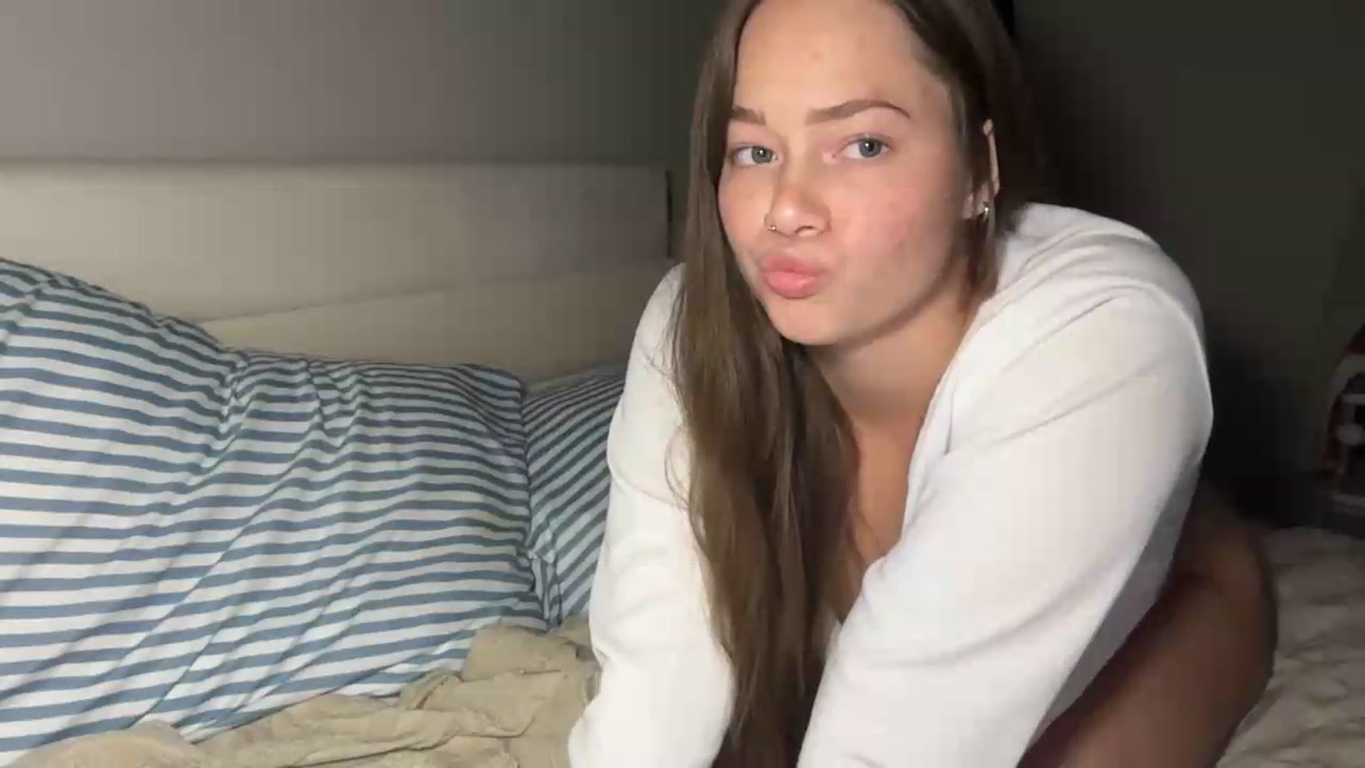 Gallery image thumbnail from Madisonfoxx69's myfreecams stream on, 07/28/2026, 01:53 image 13 of 20