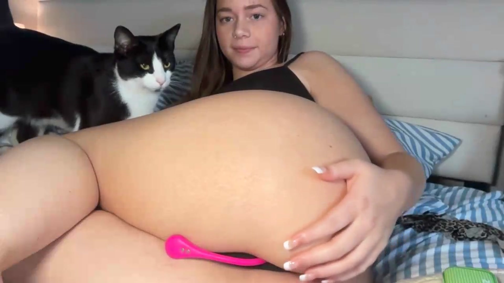 Gallery image thumbnail from Madisonfoxx69's myfreecams stream on, 07/31/2026, 23:49 image 15 of 20