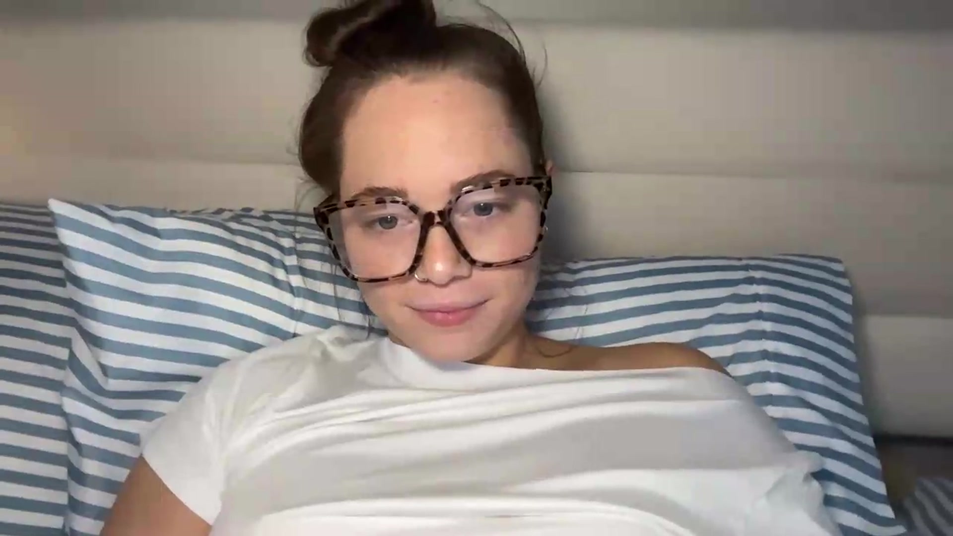 Gallery image thumbnail from Madisonfoxx69's myfreecams stream on, 08/12/2026, 19:40 image 18 of 20