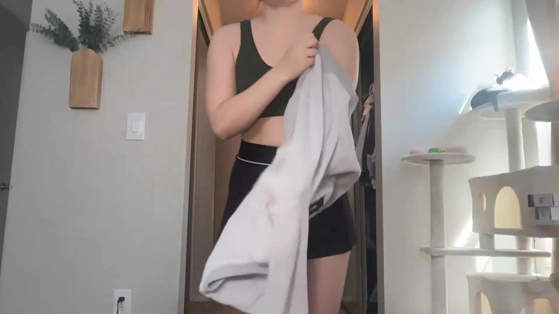 Gallery image thumbnail from Madisonfoxx69's myfreecams stream on, 08/31/2026, 16:26 image 15 of 20