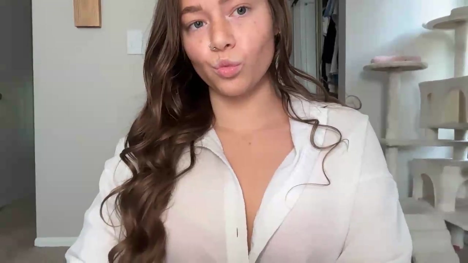 Gallery image thumbnail from Madisonfoxx69's myfreecams stream on, 09/03/2026, 18:02 image 5 of 20