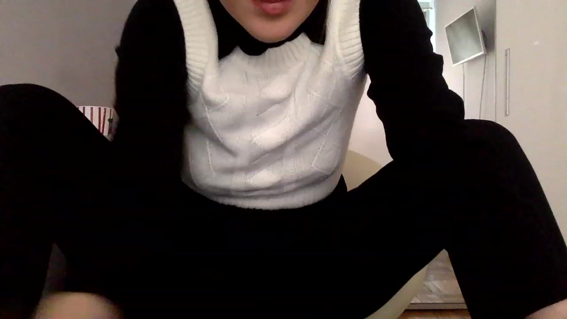 Gallery image thumbnail from Mady2023's myfreecams stream on, 04/16/2023, 12:21 image 17 of 20