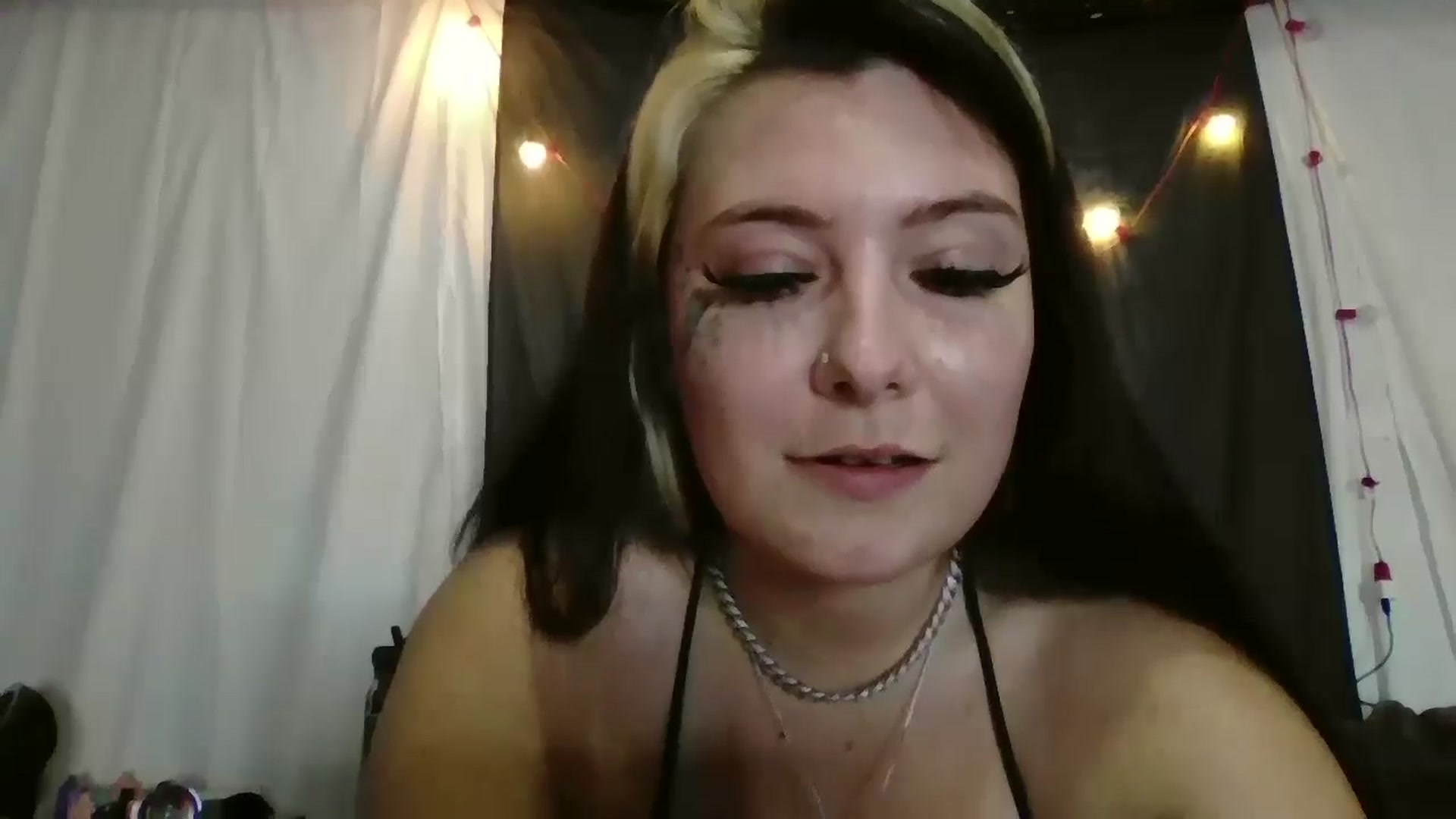 Gallery image thumbnail from Maexoxo's myfreecams stream on, 06/07/2025, 08:21 image 2 of 20