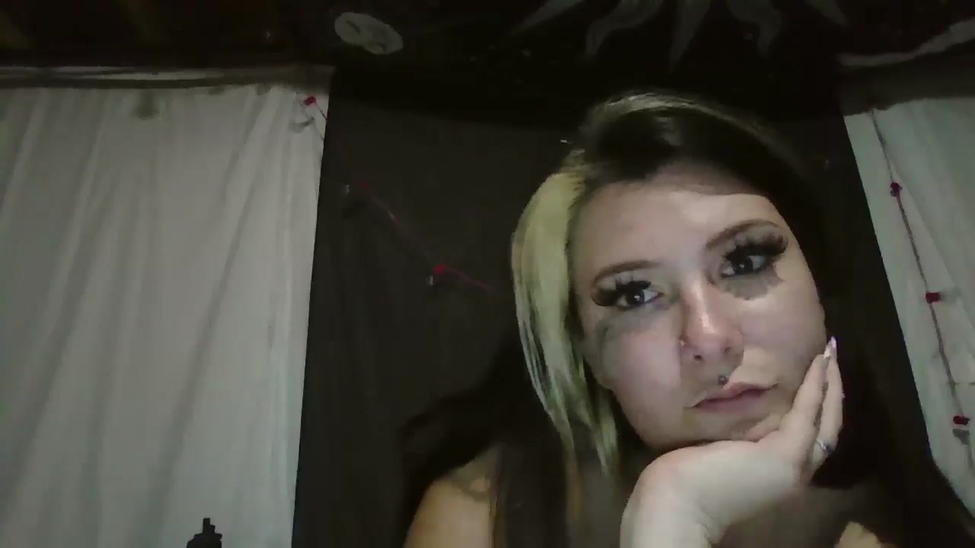 Gallery image thumbnail from Maexoxo's myfreecams stream on, 06/19/2025, 10:10 image 17 of 20